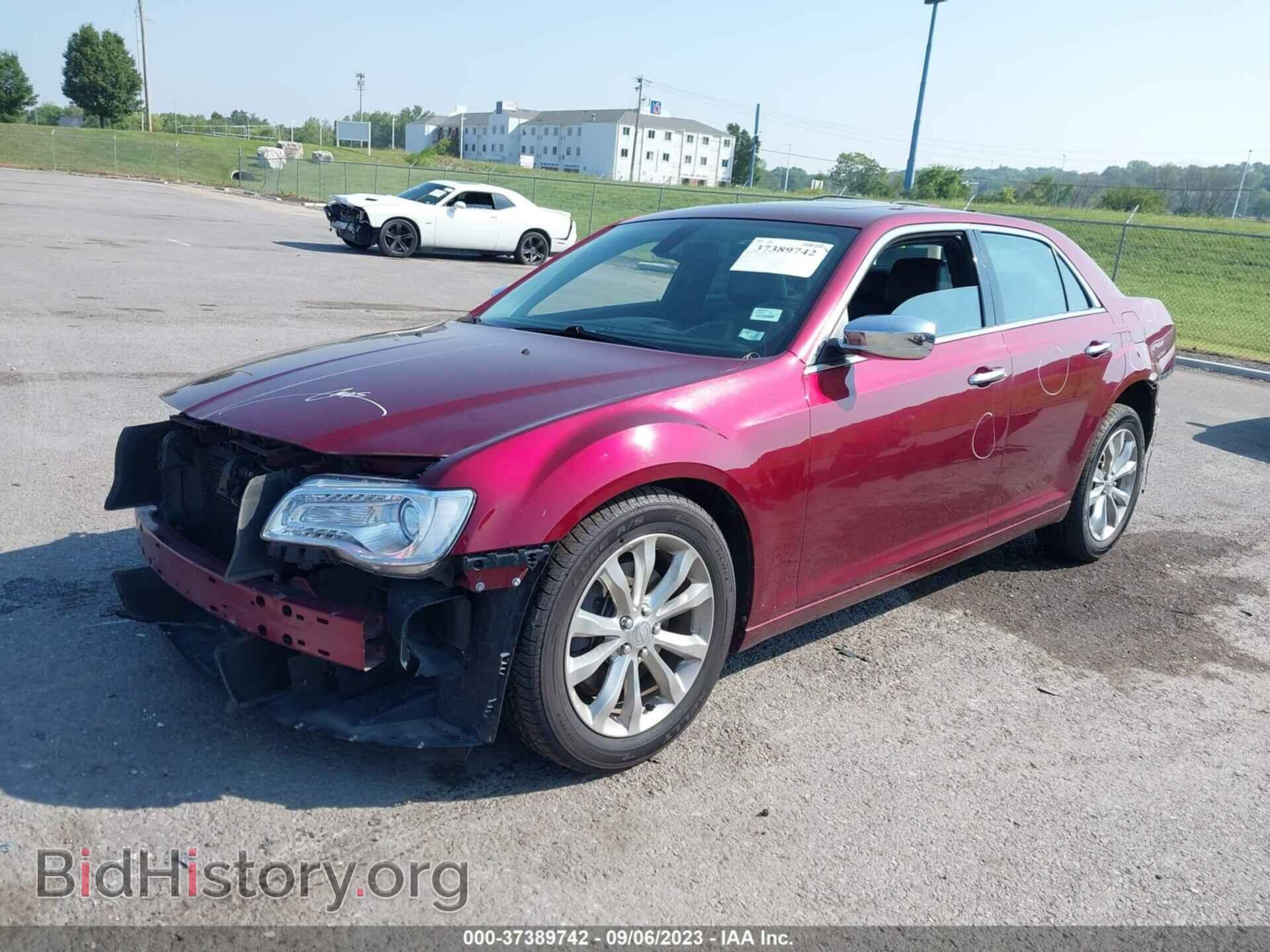 2019 CHRYSLER 300 - VIN: 2C3CCAKG8KH578127 - Фото 2