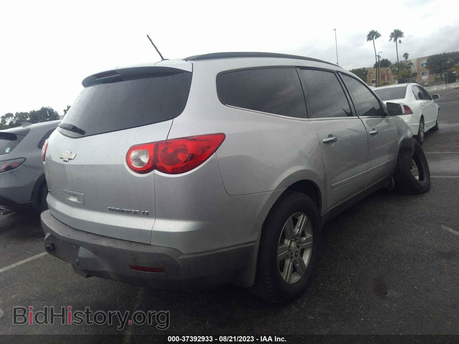 2010 CHEVROLET TRAVERSE - VIN: 1GNLVFED0AS141127 - Фото 4
