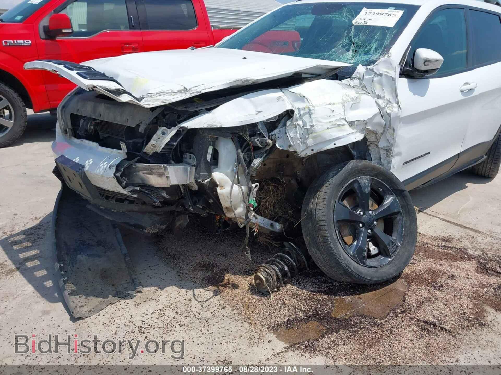 2018 JEEP CHEROKEE - VIN: 1C4PJLCB6JD574073 - Фото 6