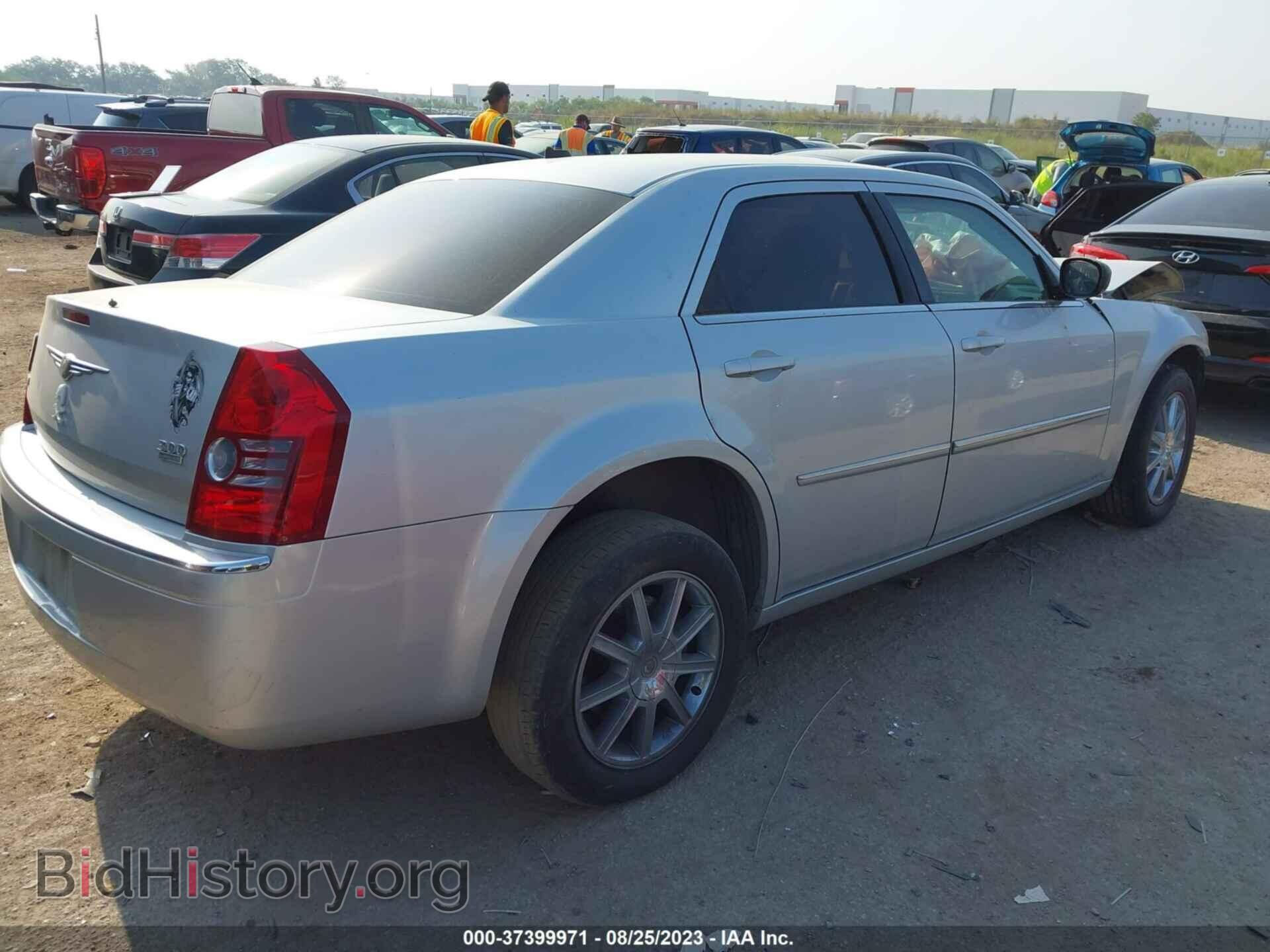 2008 CHRYSLER 300 - VIN: 2C3KK33G48H328644 - Фото 4
