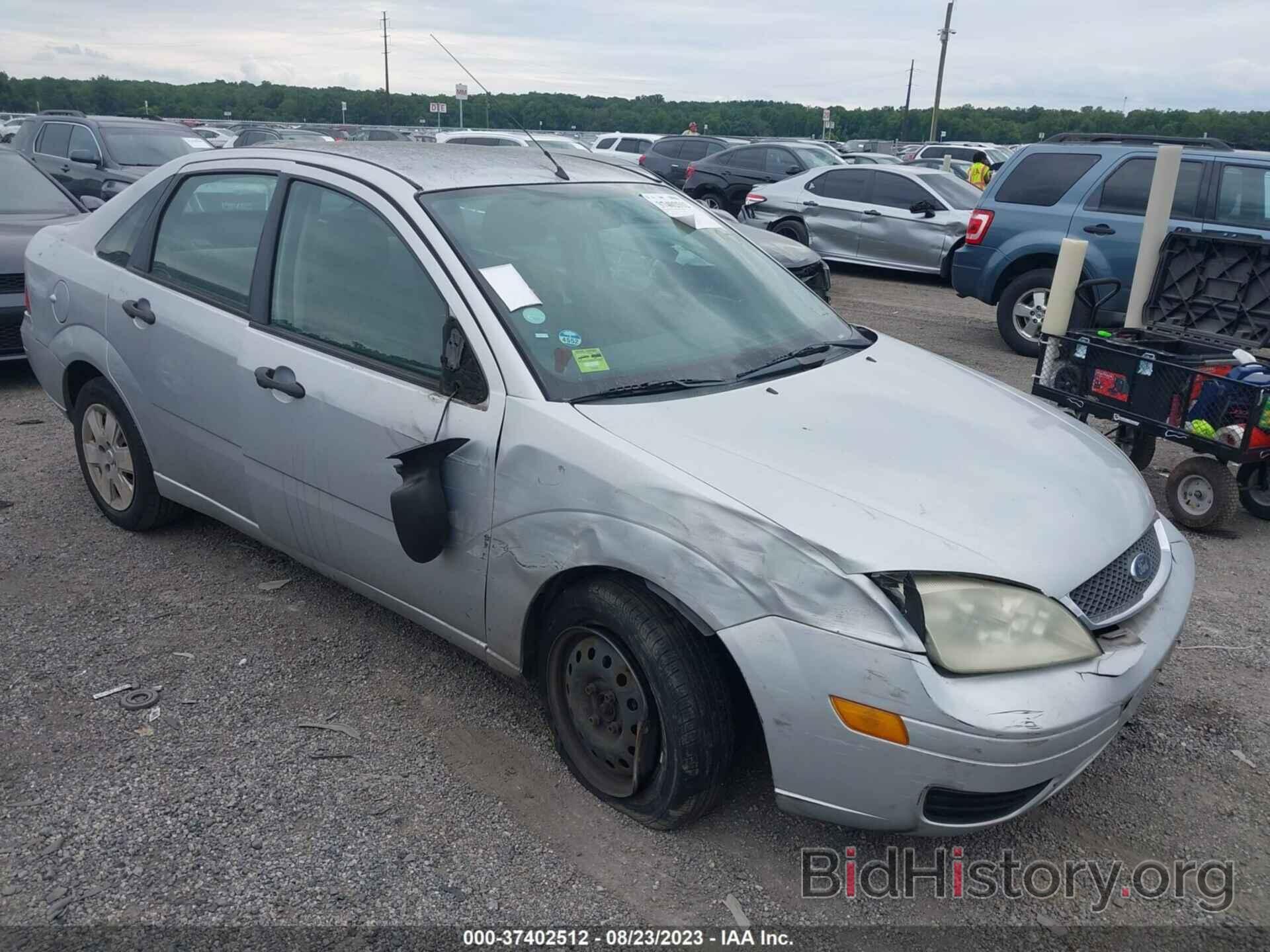 Photo 1FAHP34NX6W205262 - FORD FOCUS 2006