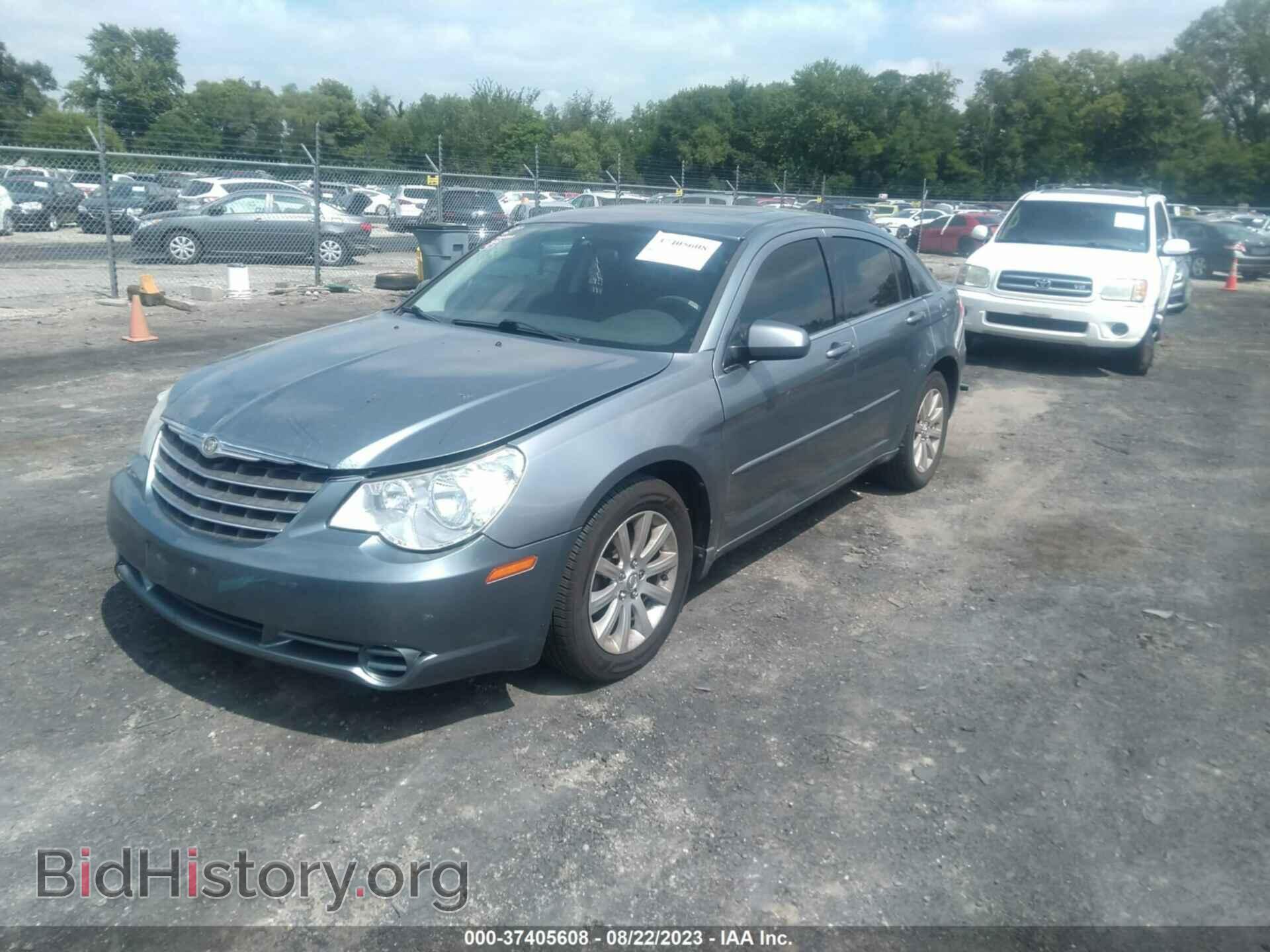 2010 CHRYSLER SEBRING - VIN: 1C3CC5FD1AN199659 - Фото 2