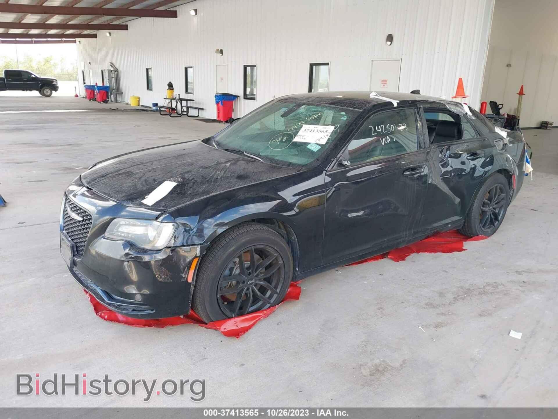 2016 CHRYSLER 300 - VIN: 2C3CCAGG3GH152409 - Фото 2