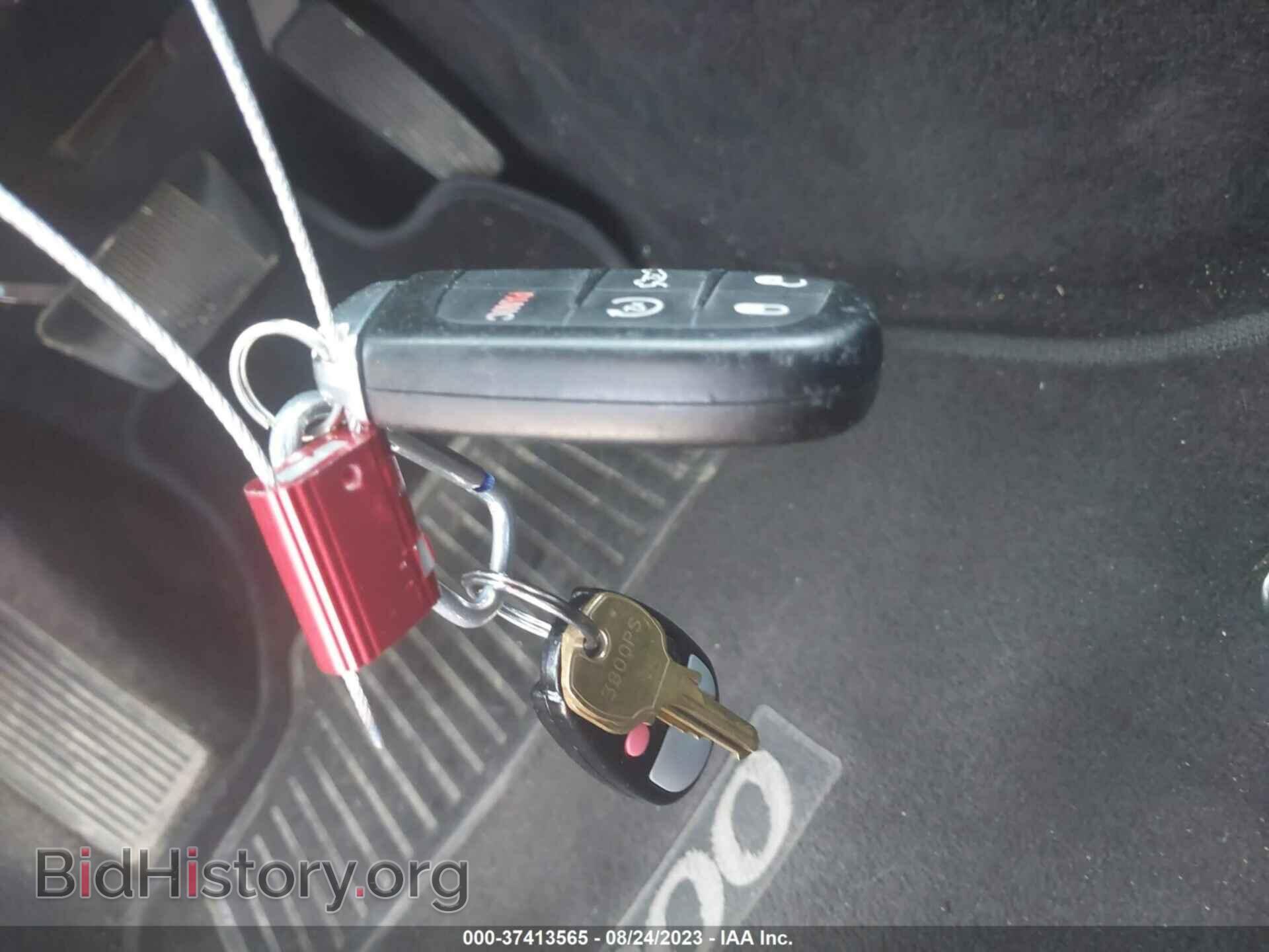 2016 CHRYSLER 300 - VIN: 2C3CCAGG3GH152409 - Фото 11