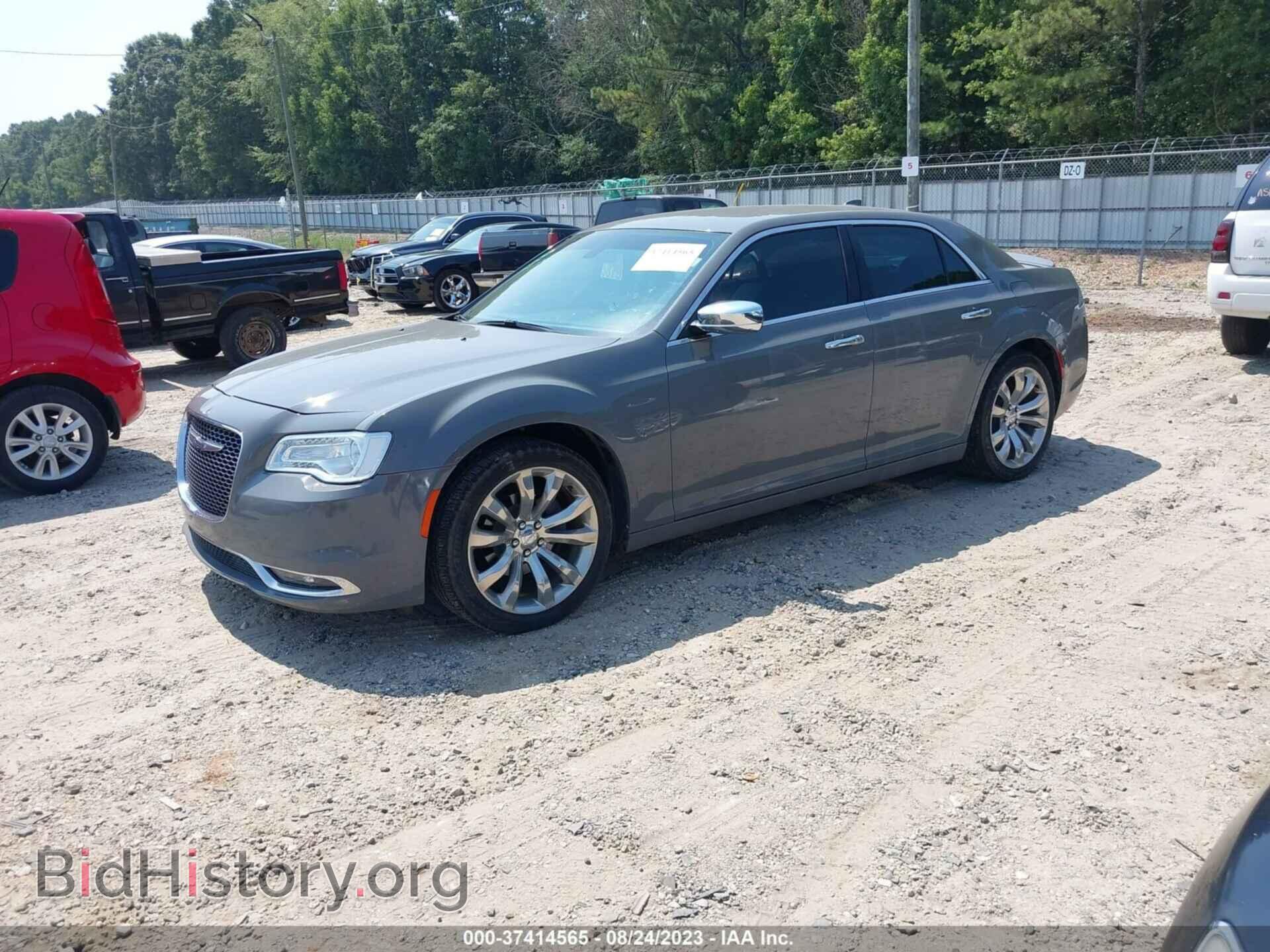 2019 CHRYSLER 300 - VIN: 2C3CCAEG2KH536693 - Фото 2