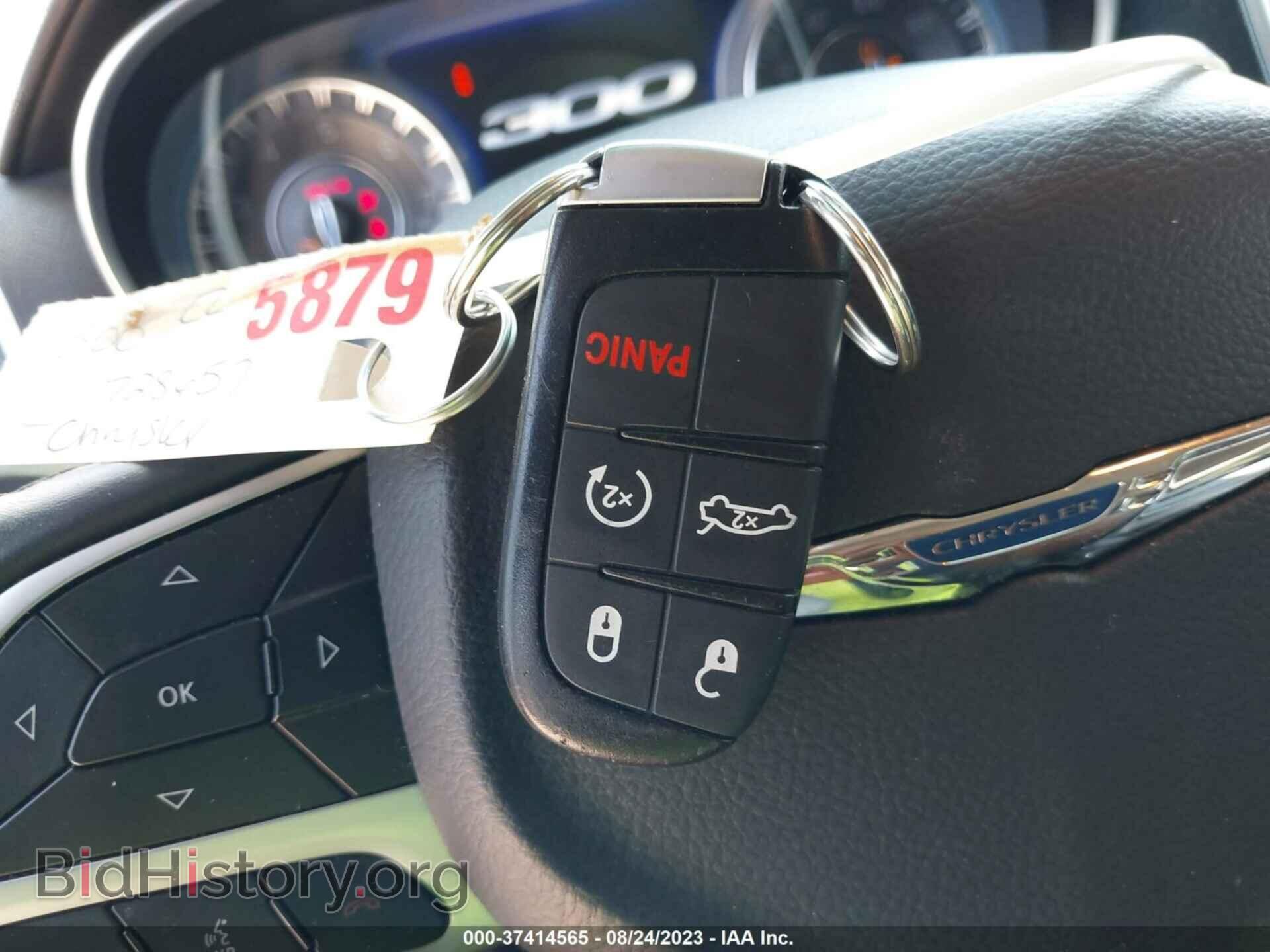 2019 CHRYSLER 300 - VIN: 2C3CCAEG2KH536693 - Фото 11