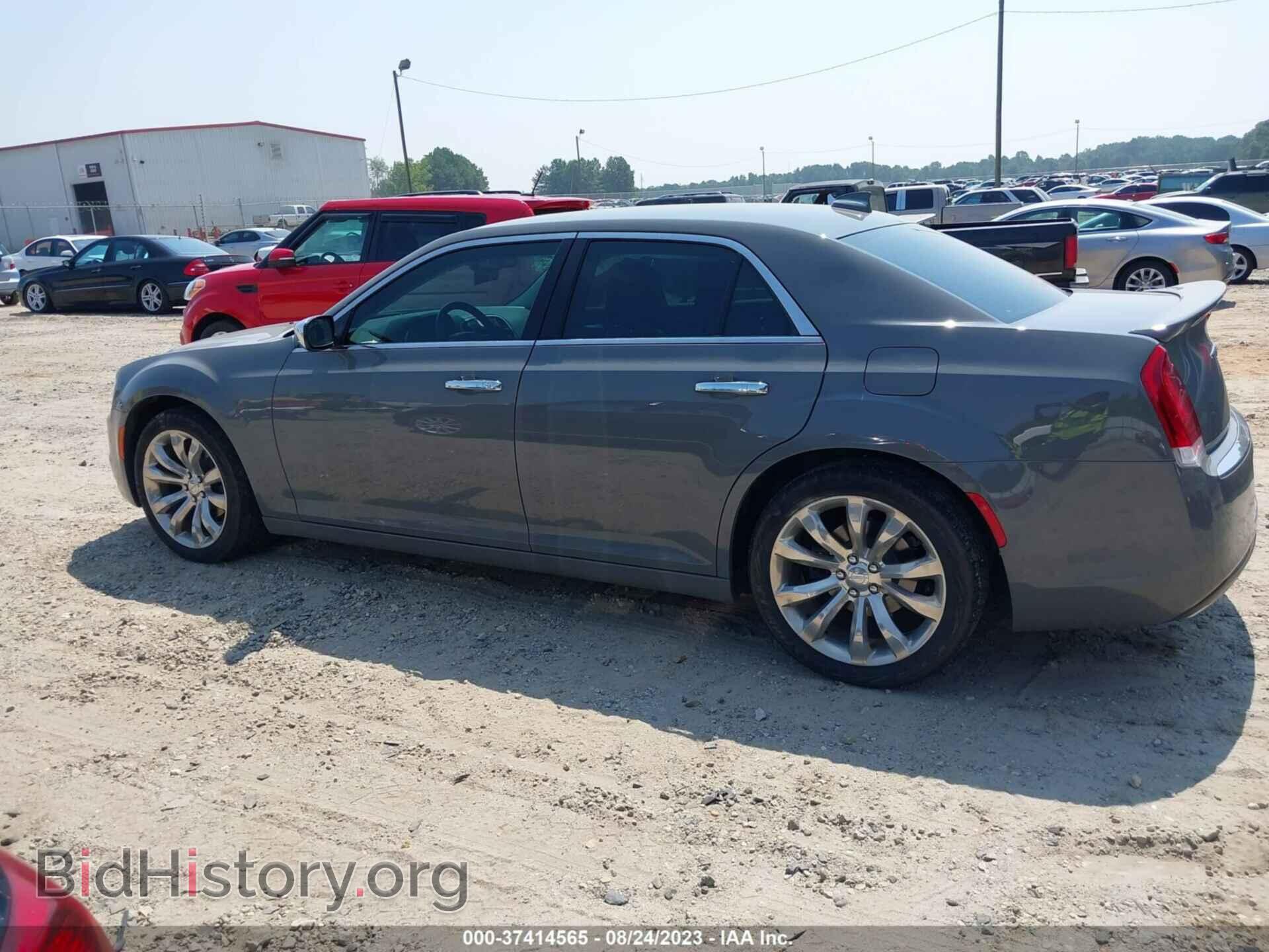 2019 CHRYSLER 300 - VIN: 2C3CCAEG2KH536693 - Фото 14