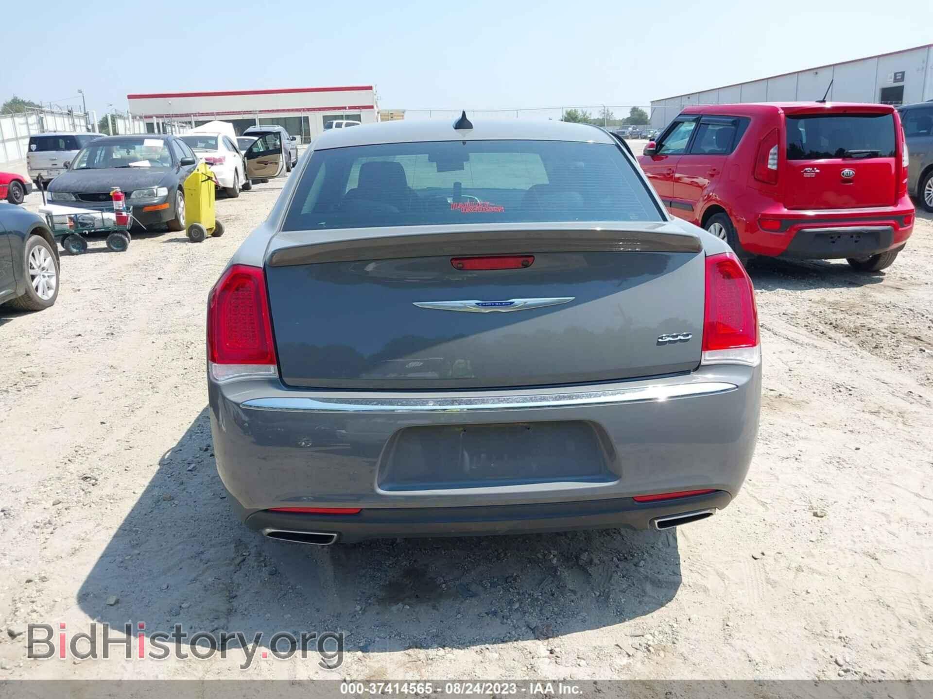 2019 CHRYSLER 300 - VIN: 2C3CCAEG2KH536693 - Фото 16