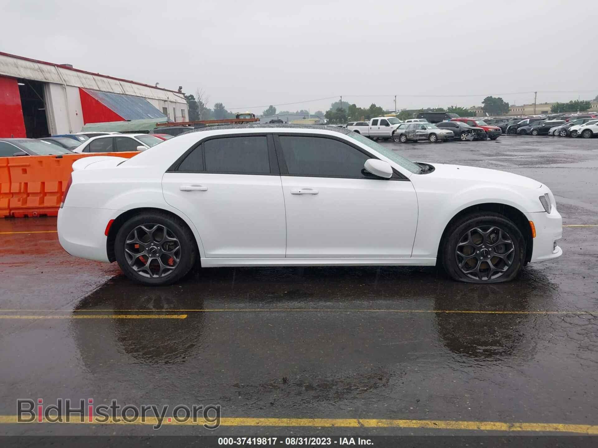 2018 CHRYSLER 300 - VIN: 2C3CCAGG2JH204149 - Фото 12