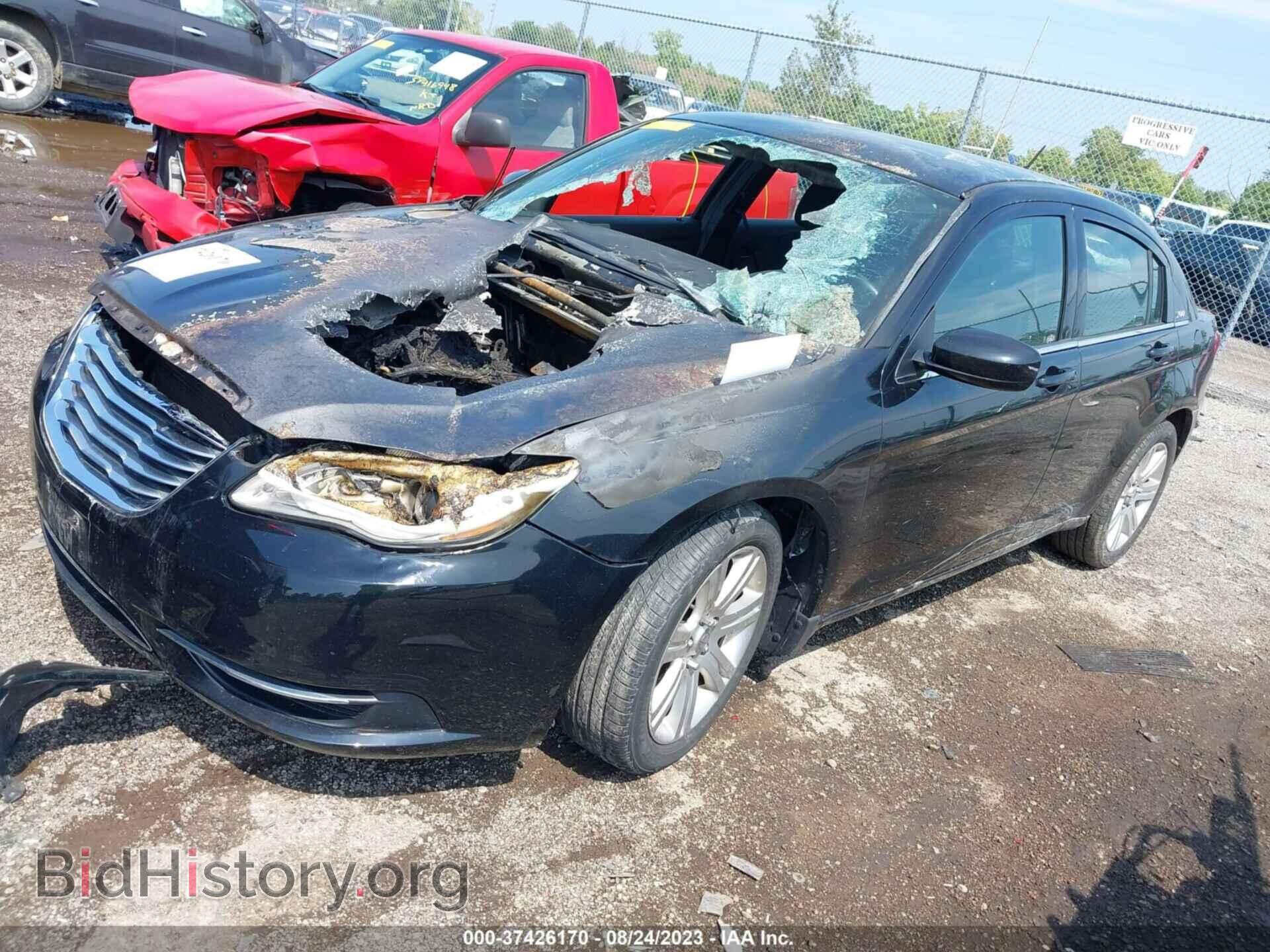 2011 CHRYSLER 200 - VIN: 1C3BC1FB2BN562183 - Фото 2