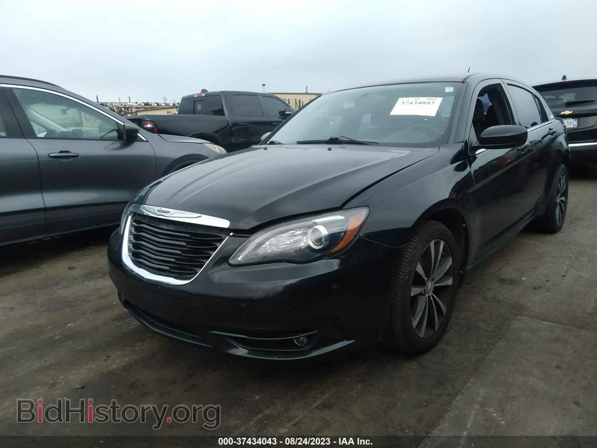 2013 CHRYSLER 200 - VIN: 1C3CCBCG7DN611892 - Фото 2