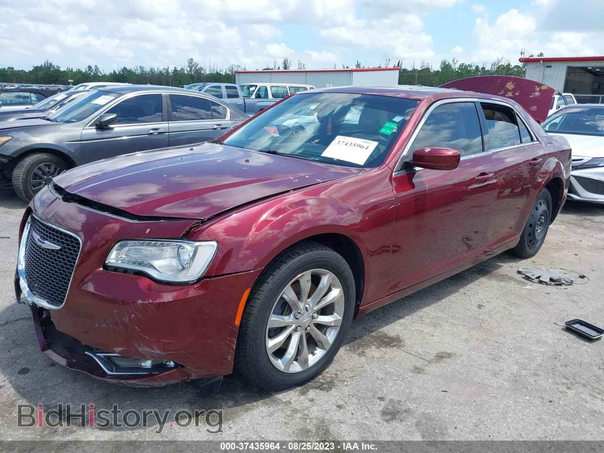 2015 CHRYSLER 300 - VIN: 2C3CCARG1FH820512 - Фото 2