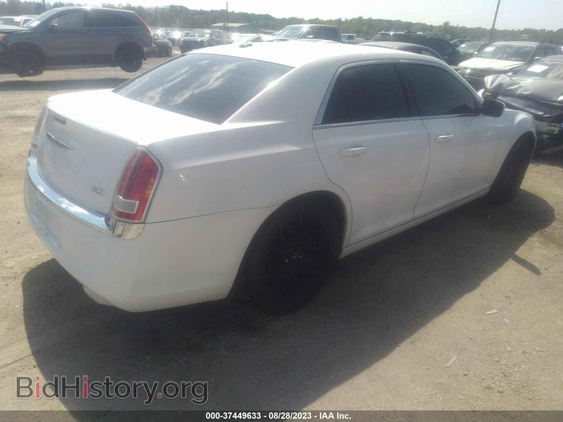 2013 CHRYSLER 300 - VIN: 2C3CCAAG0DH555090 - Фото 4
