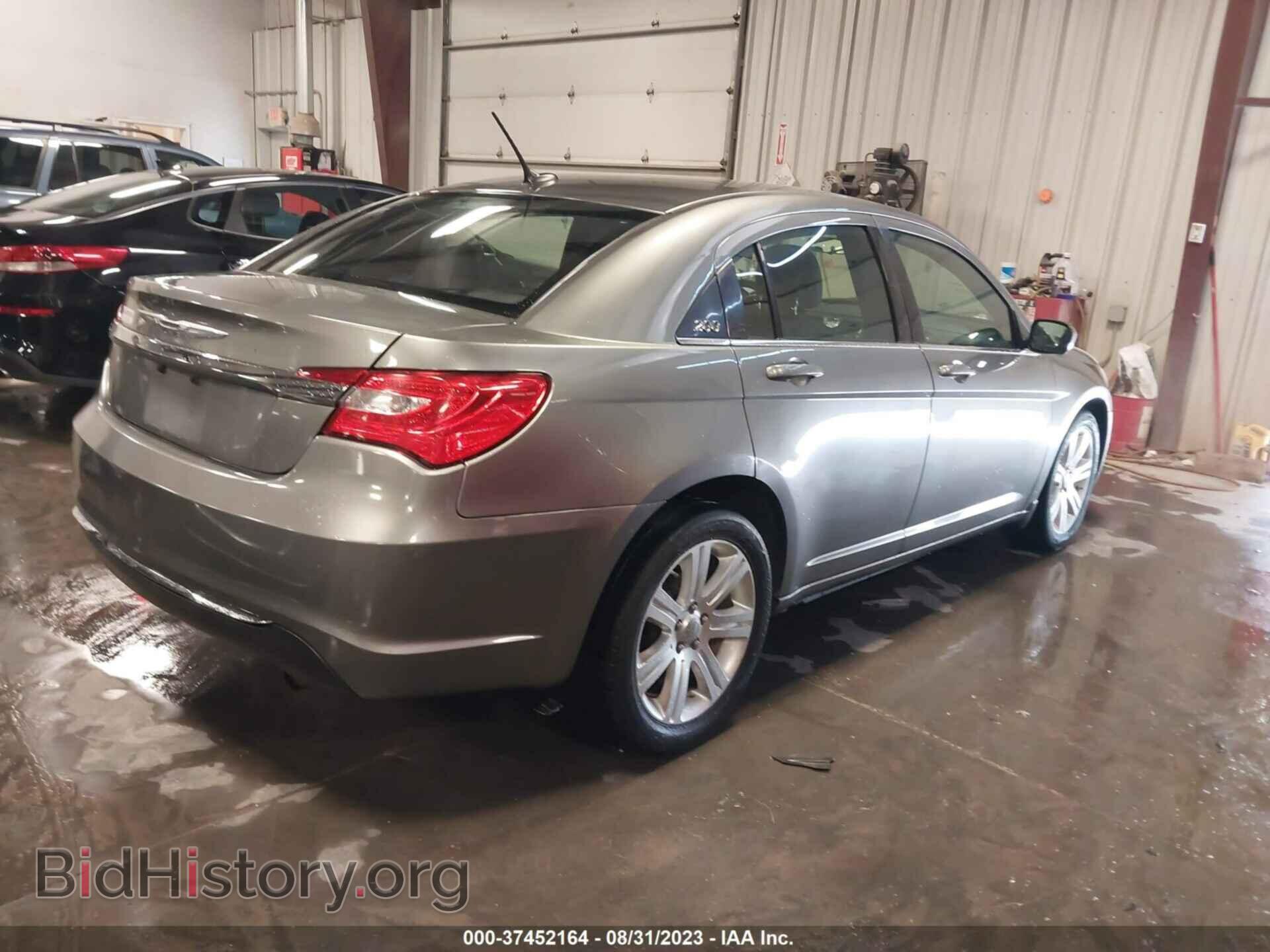 2013 CHRYSLER 200 - VIN: 1C3CCBAB2DN704617 - Photo 4