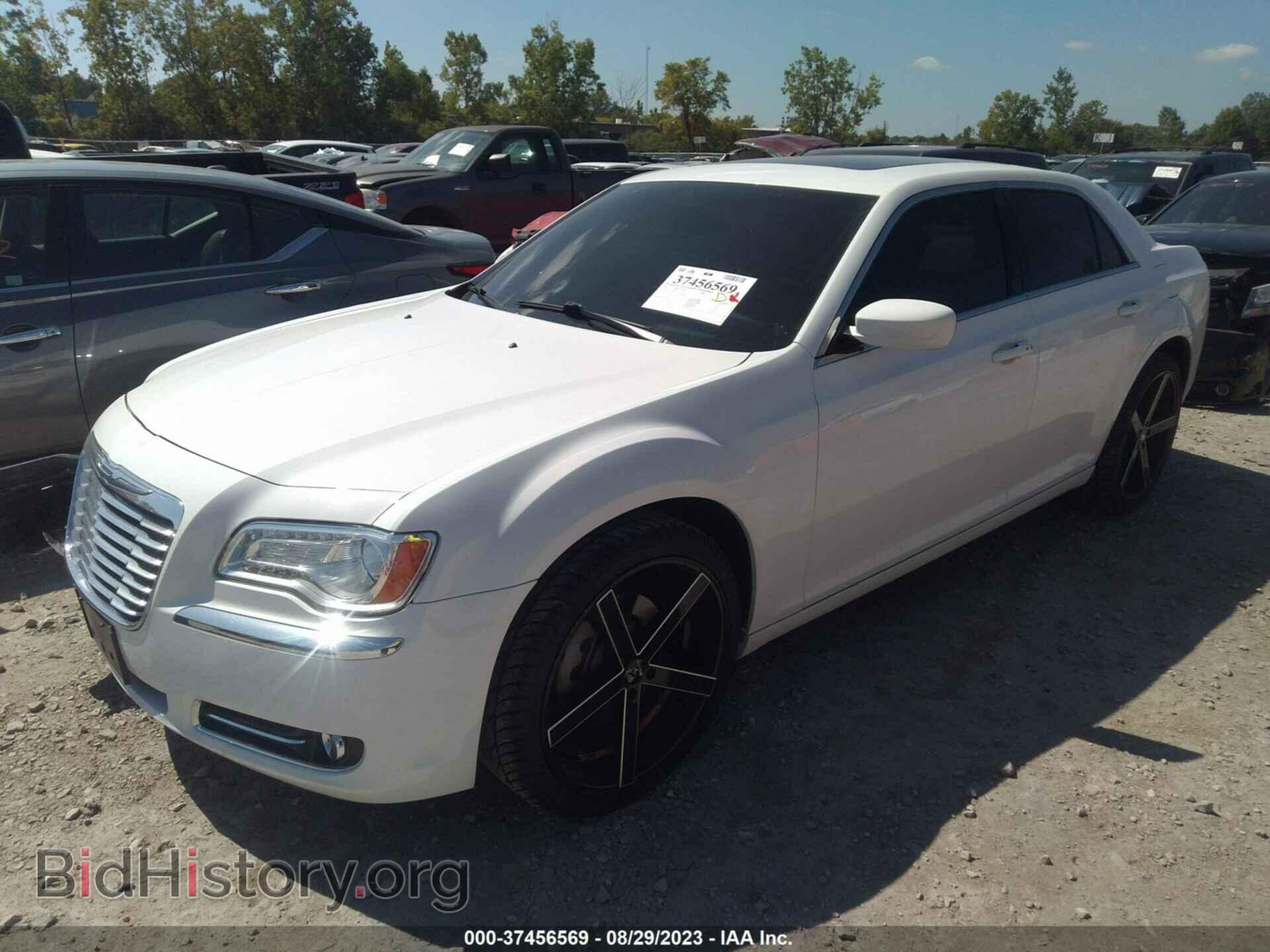 2014 CHRYSLER 300 - VIN: 2C3CCARG1EH233631 - Фото 2