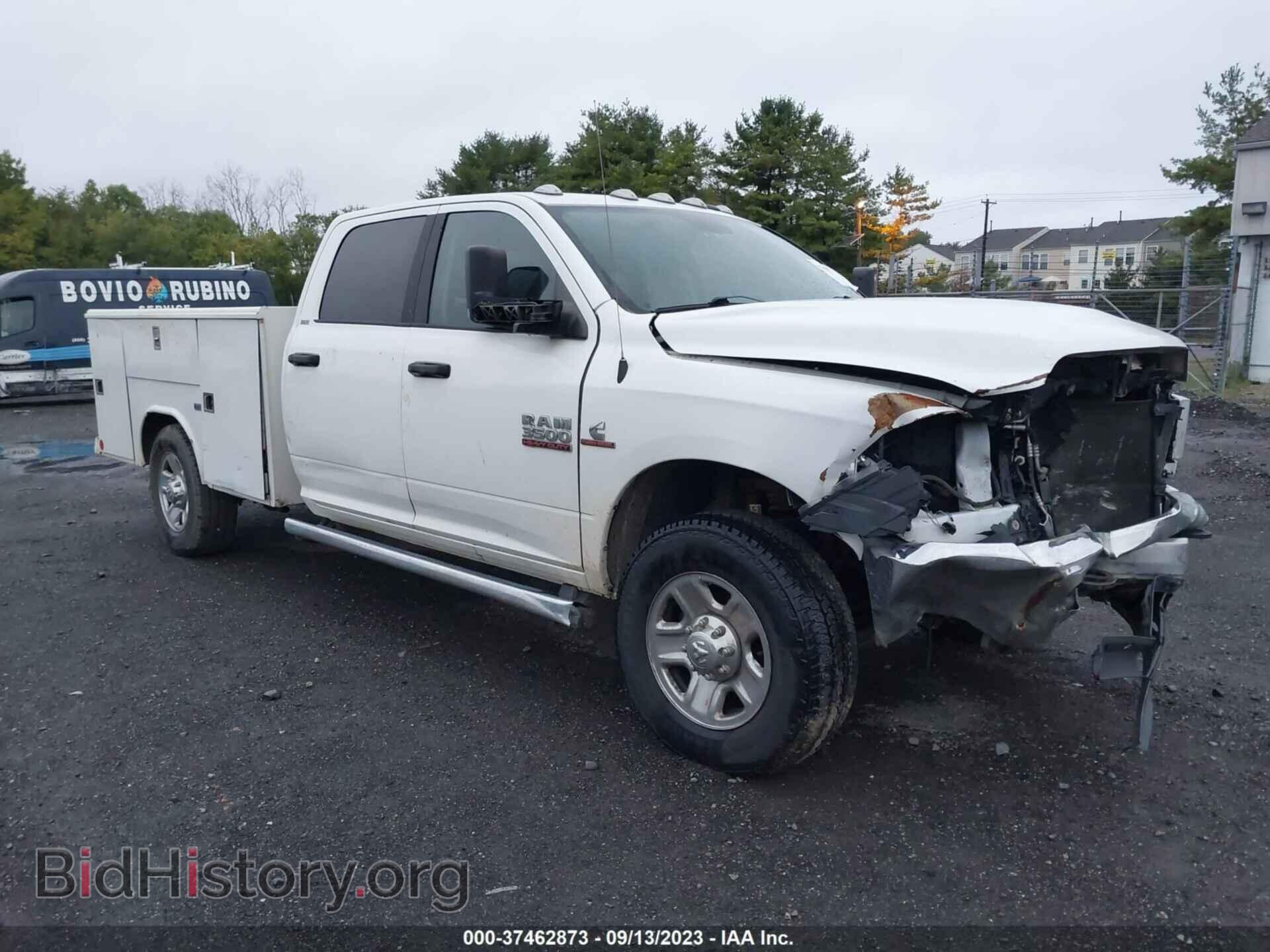 Photo 3C7WR9CL5JG212824 - RAM 3500 CHASSIS CAB 2018