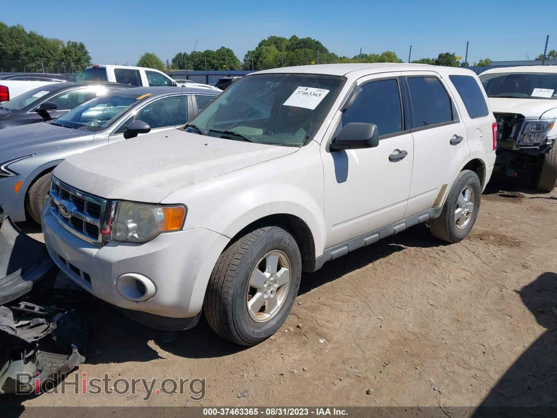 2011 FORD ESCAPE - VIN: 1FMCU0C70BKB09975 - Фото 2