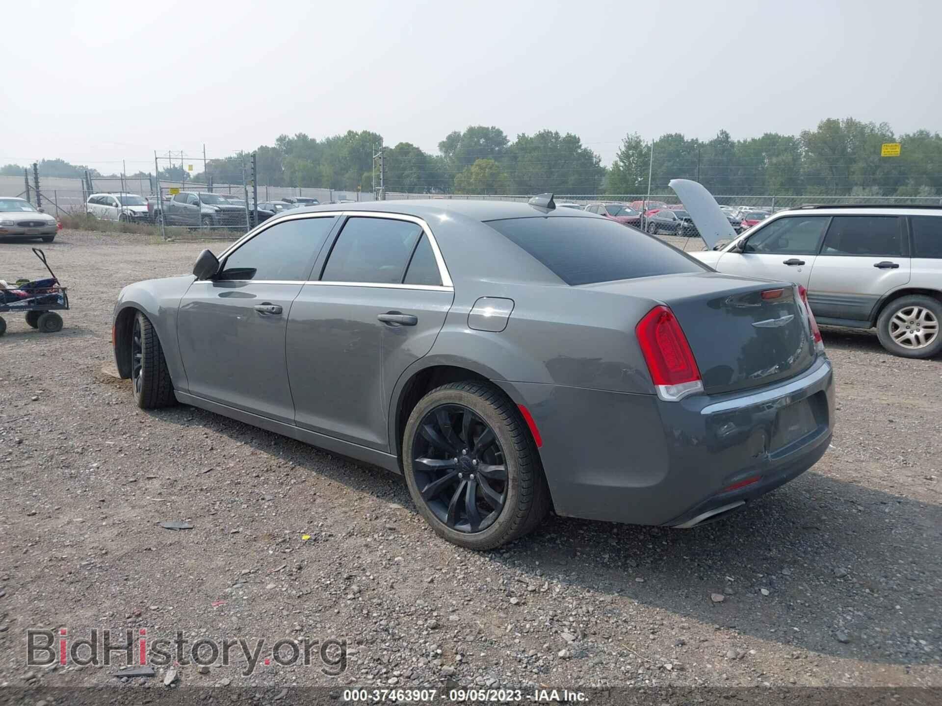 2017 CHRYSLER 300 - VIN: 2C3CCAAGXHH653453 - Фото 3