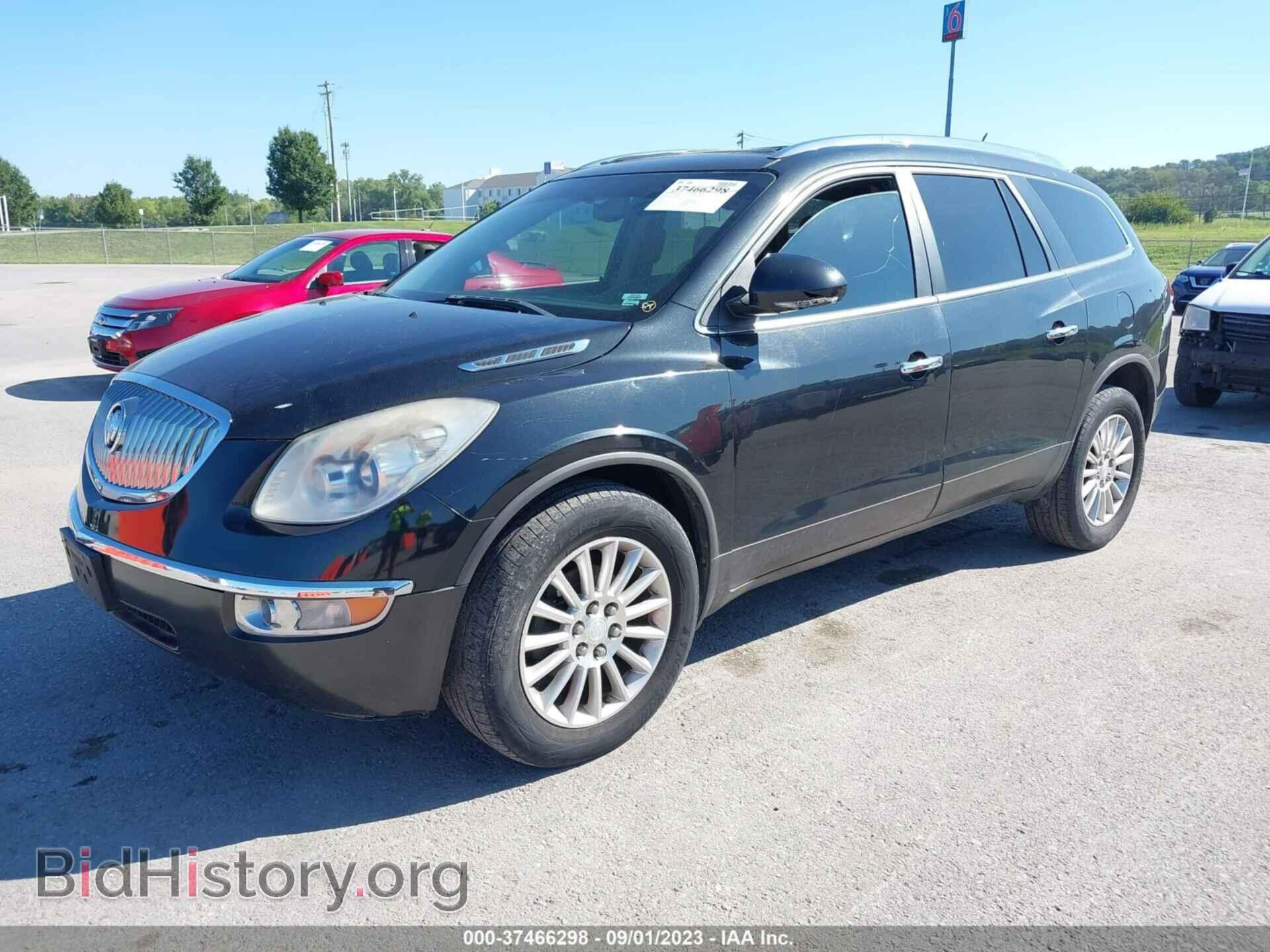 2011 BUICK ENCLAVE - VIN: 5GAKRCED1BJ236182 - Фото 2