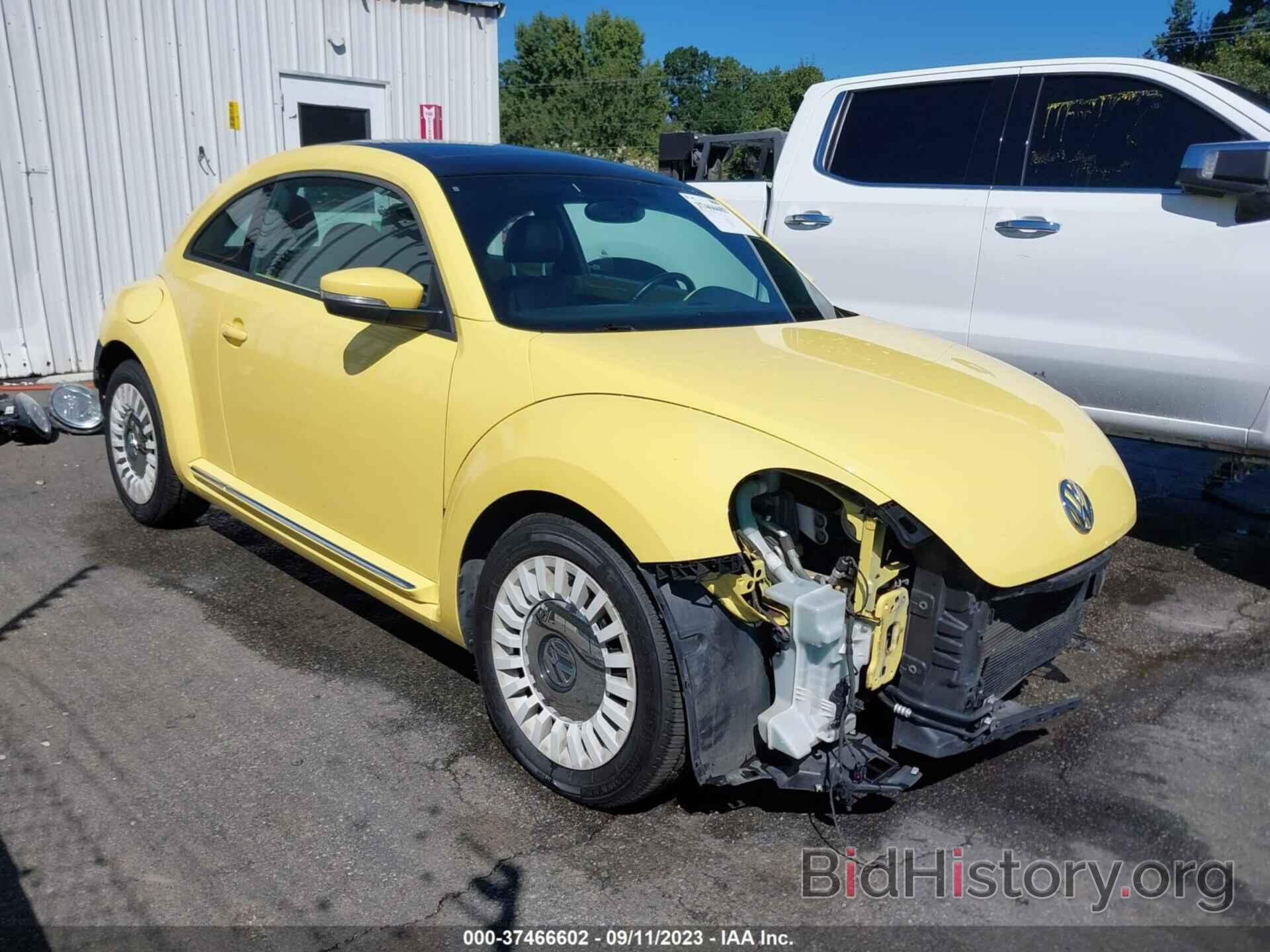 Photo 3VWJX7AT9EM606576 - VOLKSWAGEN BEETLE COUPE 2014