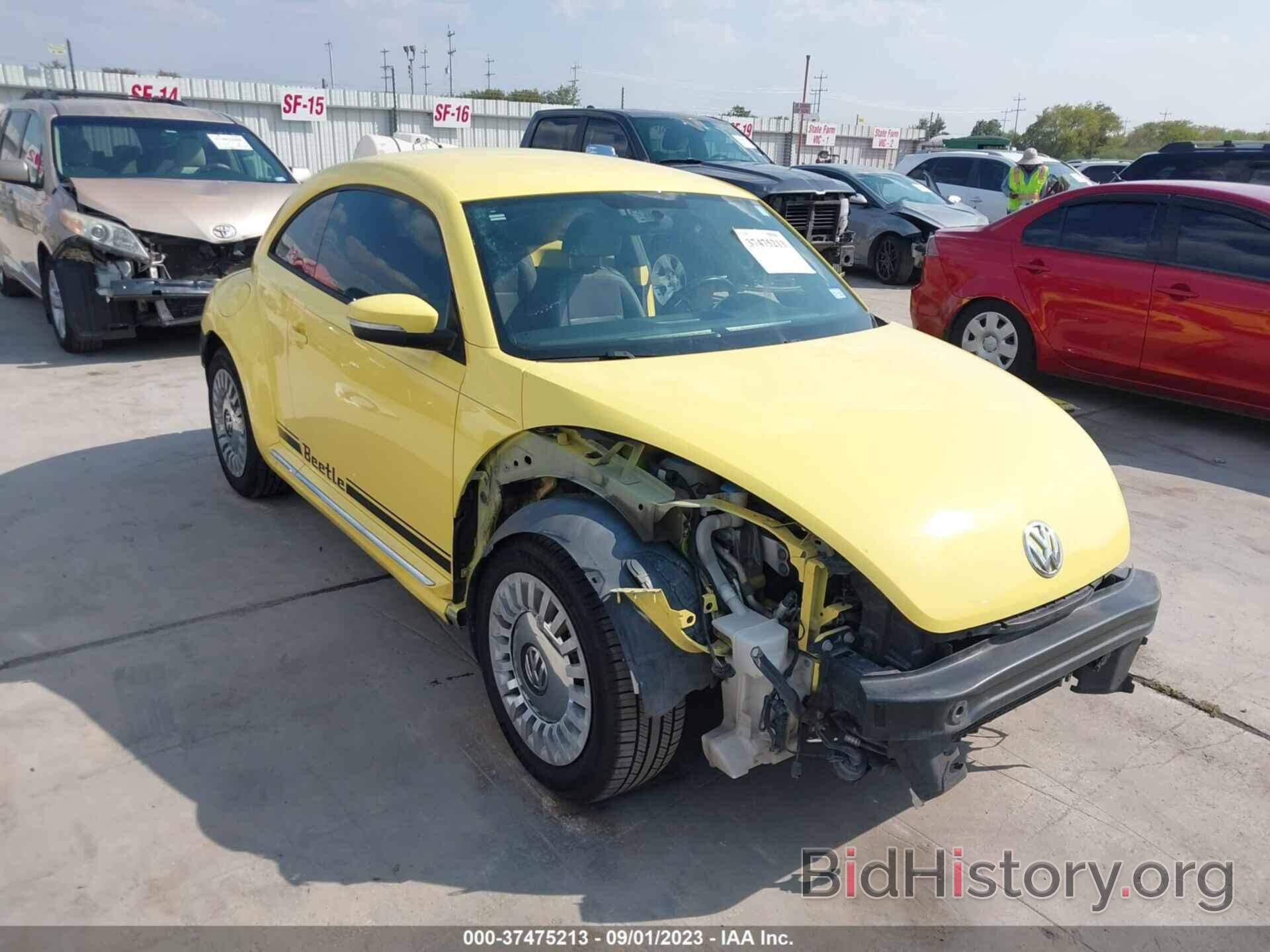 Photo 3VWJX7AT4DM664335 - VOLKSWAGEN BEETLE COUPE 2013