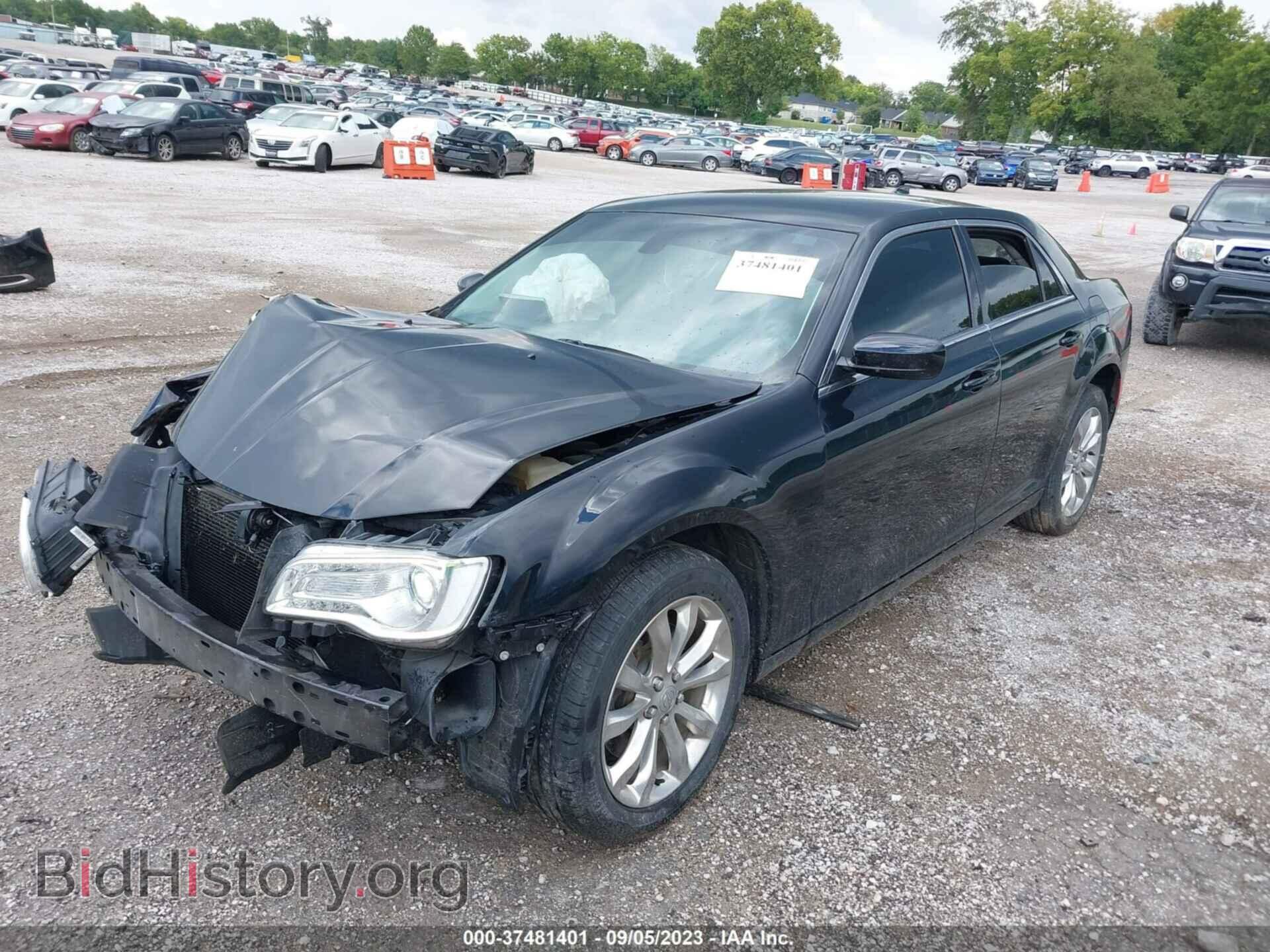 2018 CHRYSLER 300 - VIN: 2C3CCARG2JH332050 - Фото 2
