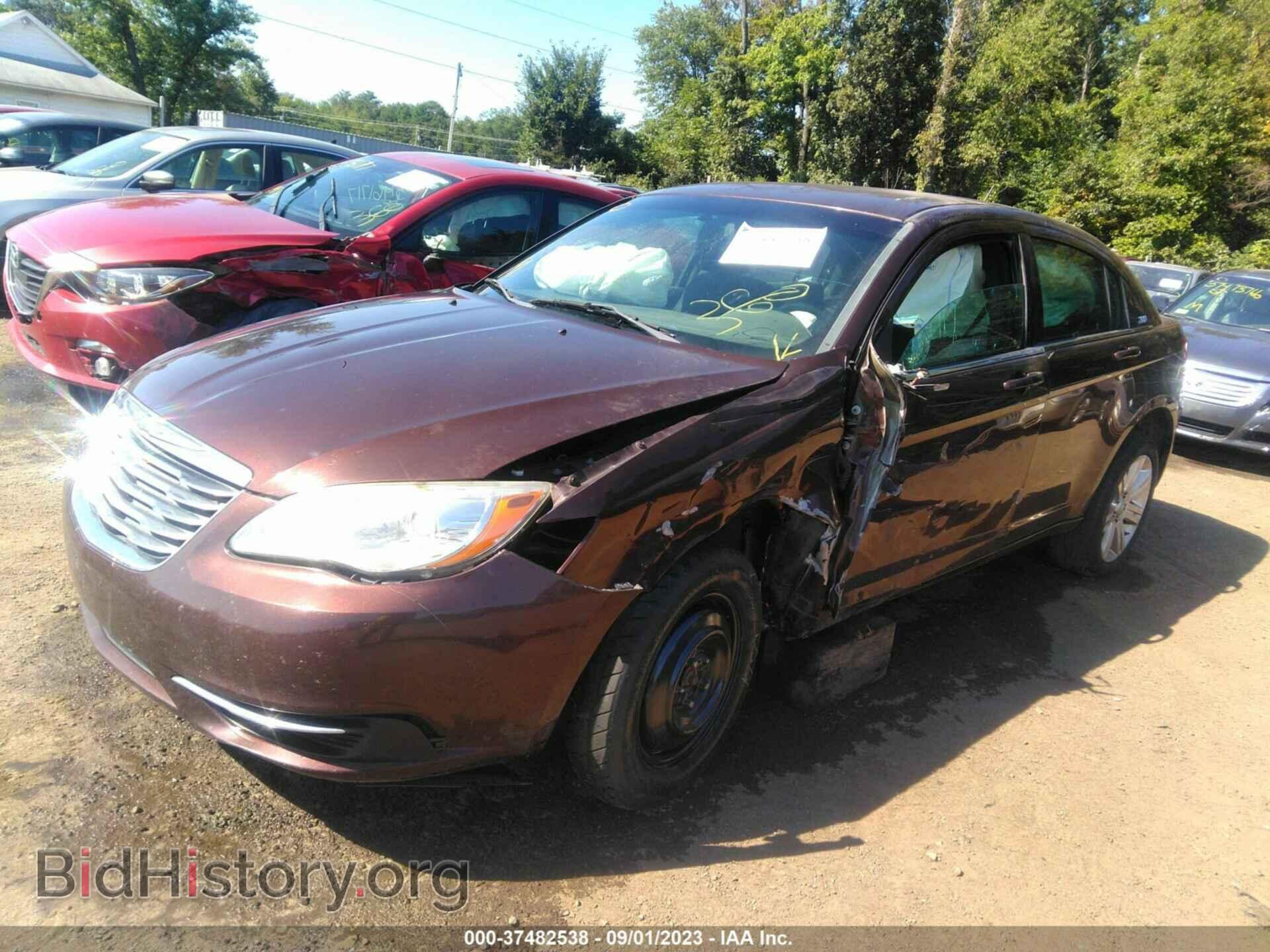 2012 CHRYSLER 200 - VIN: 1C3CCBBB0CN302804 - Фото 2