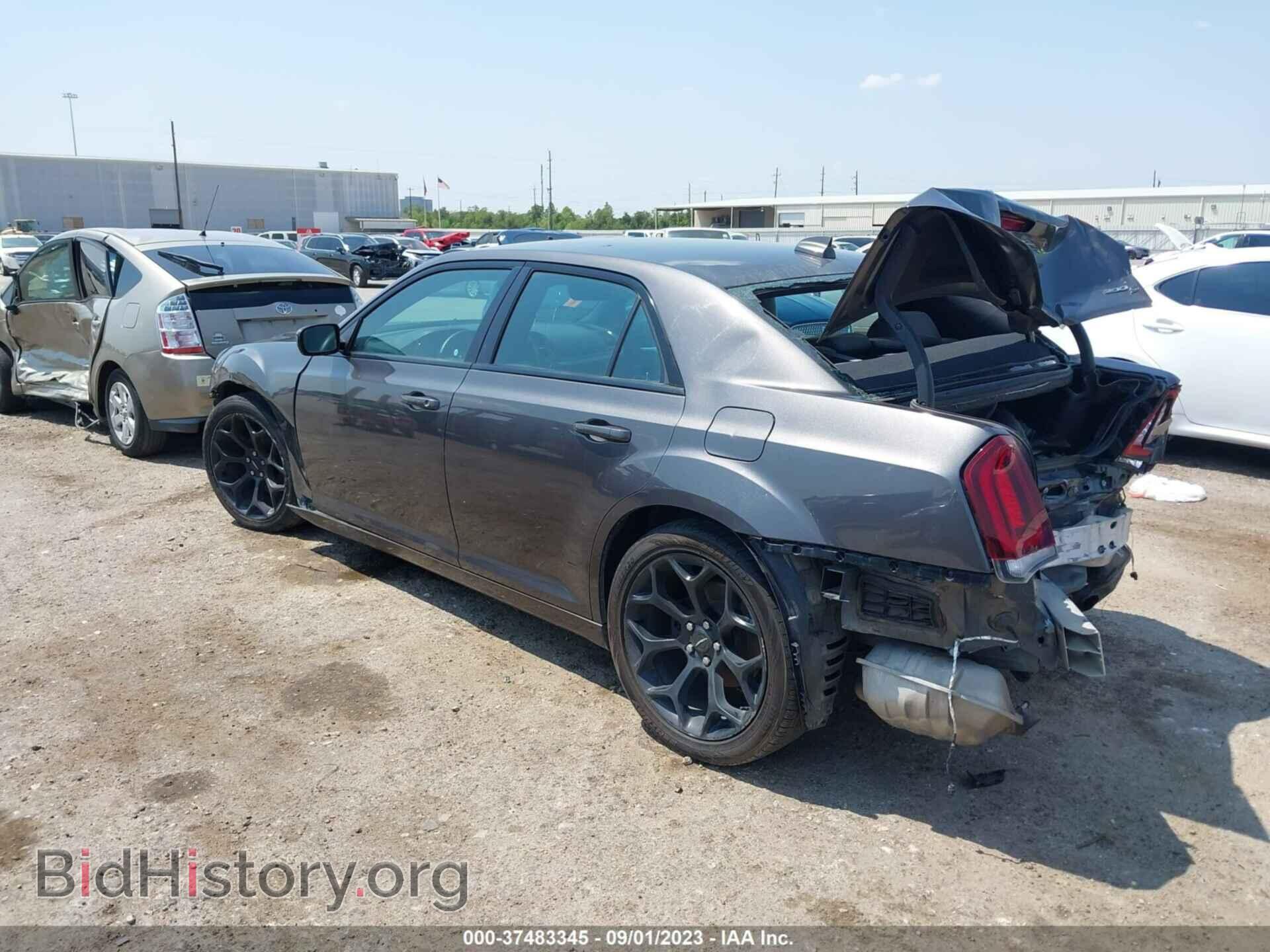 2018 CHRYSLER 300 - VIN: 2C3CCABG7JH214408 - Фото 3