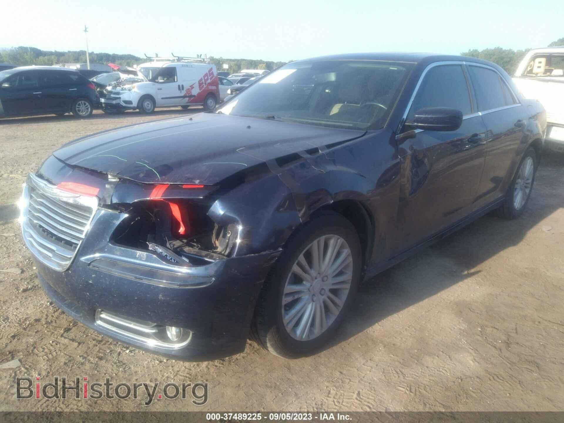 2013 CHRYSLER 300 - VIN: 2C3CCARG4DH581194 - Фото 2