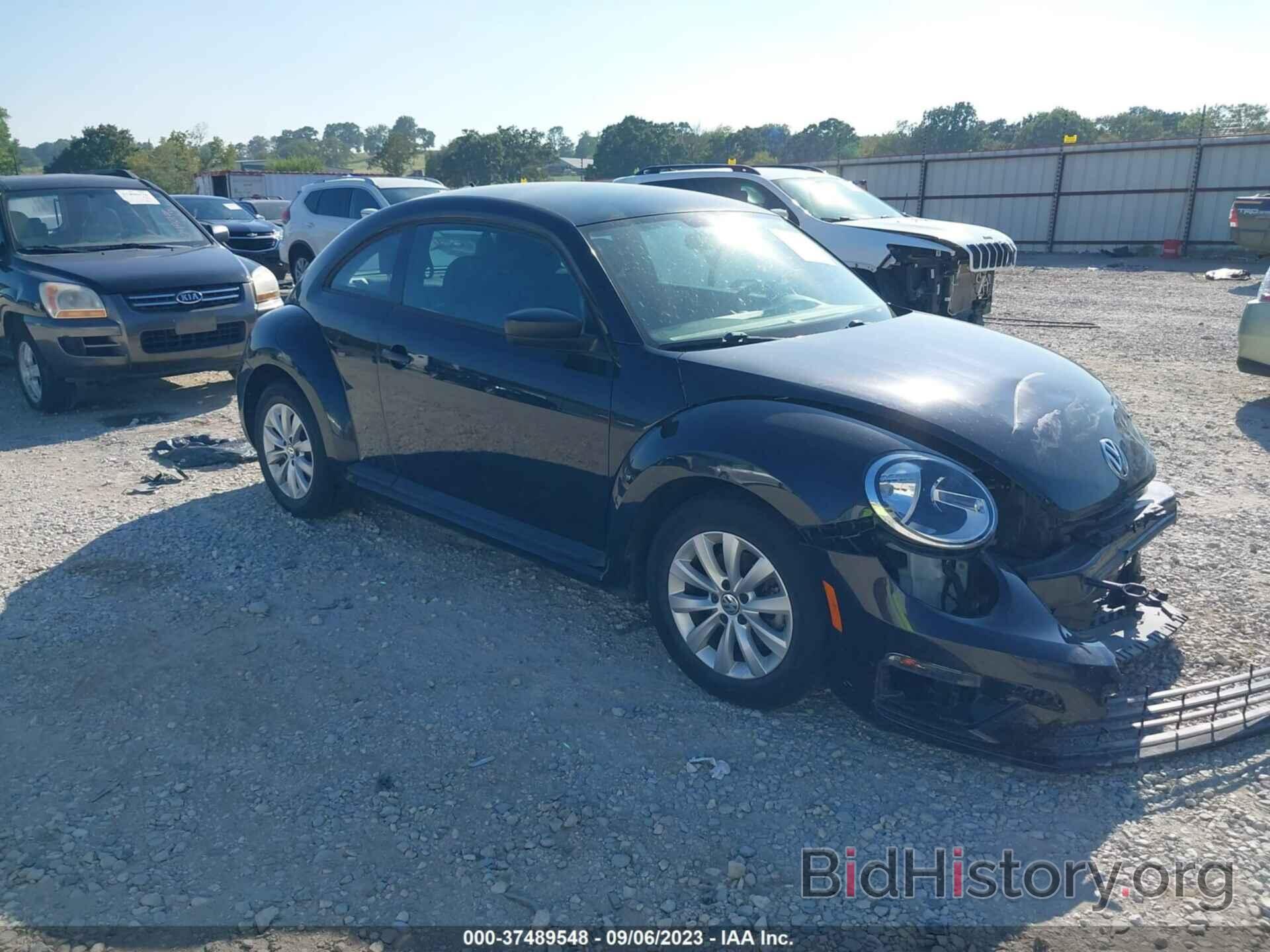 Photo 3VWF17AT6HM621824 - VOLKSWAGEN BEETLE 2017