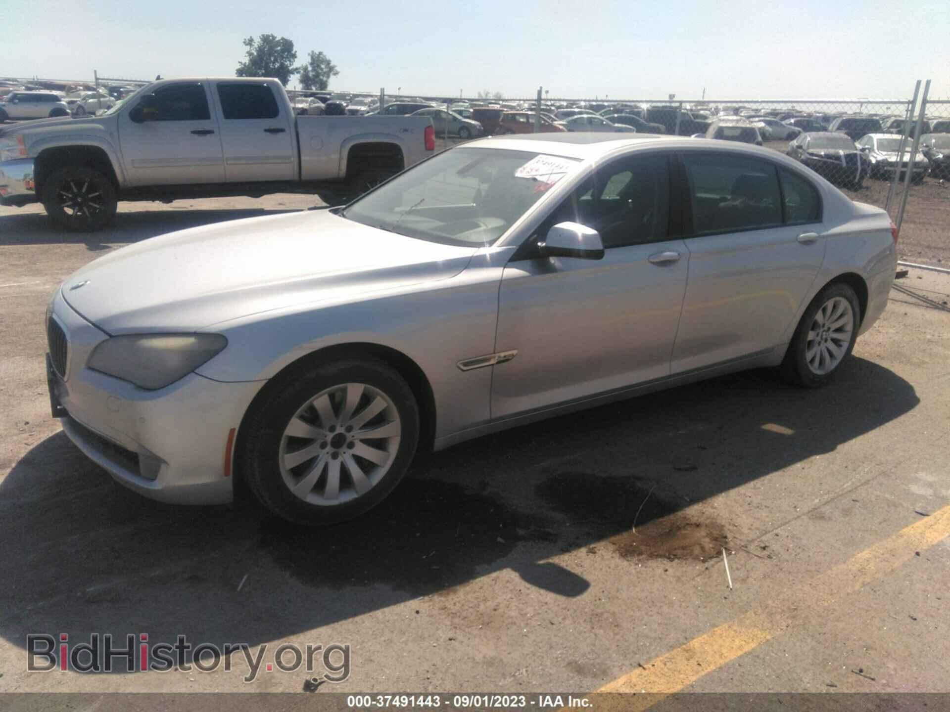 2011 BMW 750LI - VIN: WBAKC8C59BC431926 - Фото 2