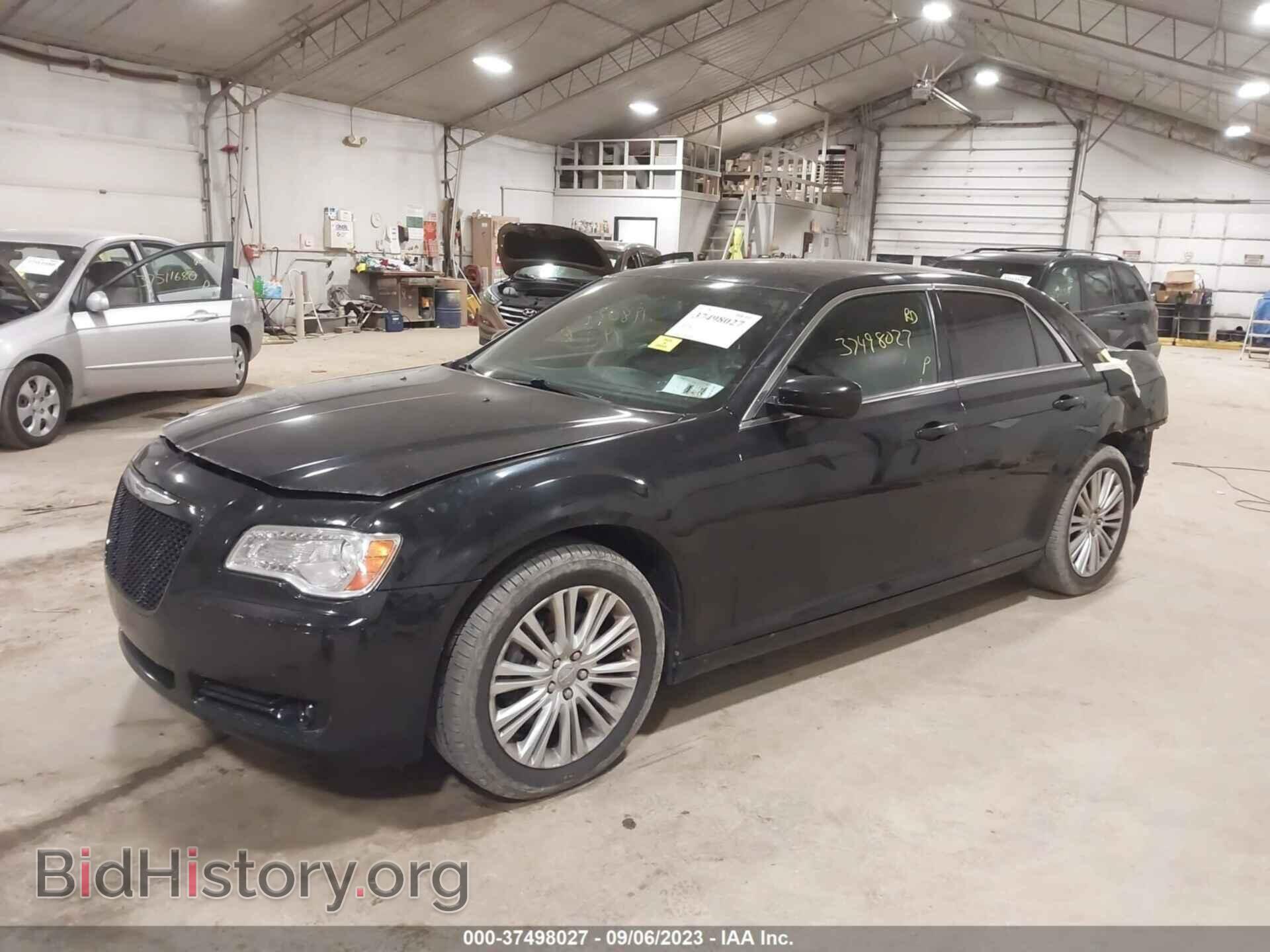 2014 CHRYSLER 300 - VIN: 2C3CCARG2EH273751 - Фото 2