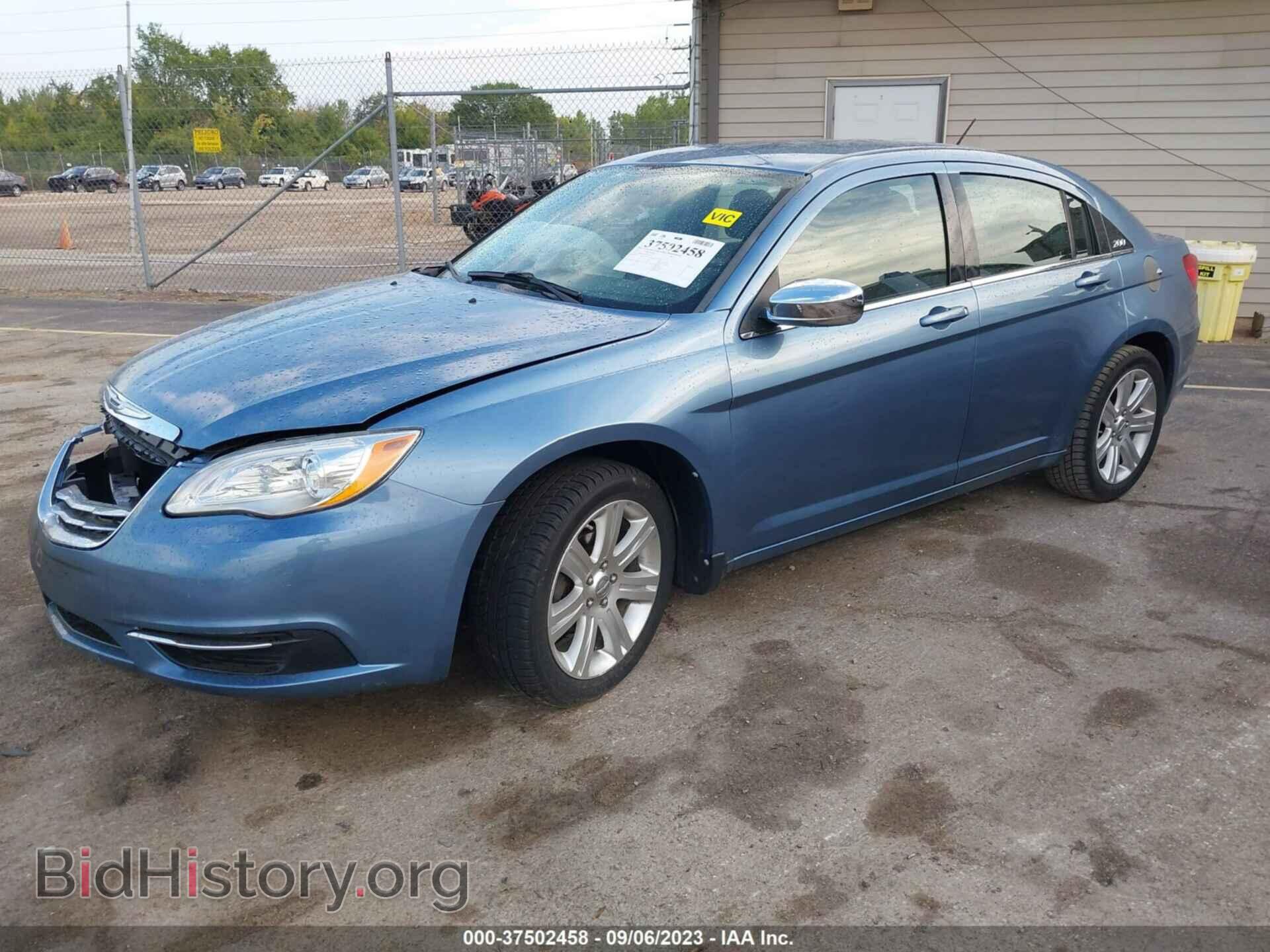 2011 CHRYSLER 200 - VIN: 1C3BC1FBXBN611632 - Photo 2