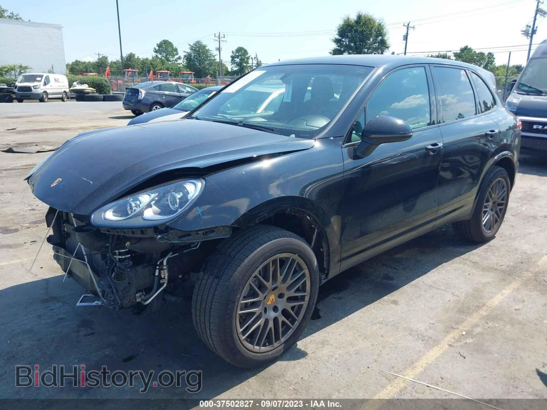 2017 PORSCHE CAYENNE - VIN: WP1AA2A26HKA82943 - Фото 2