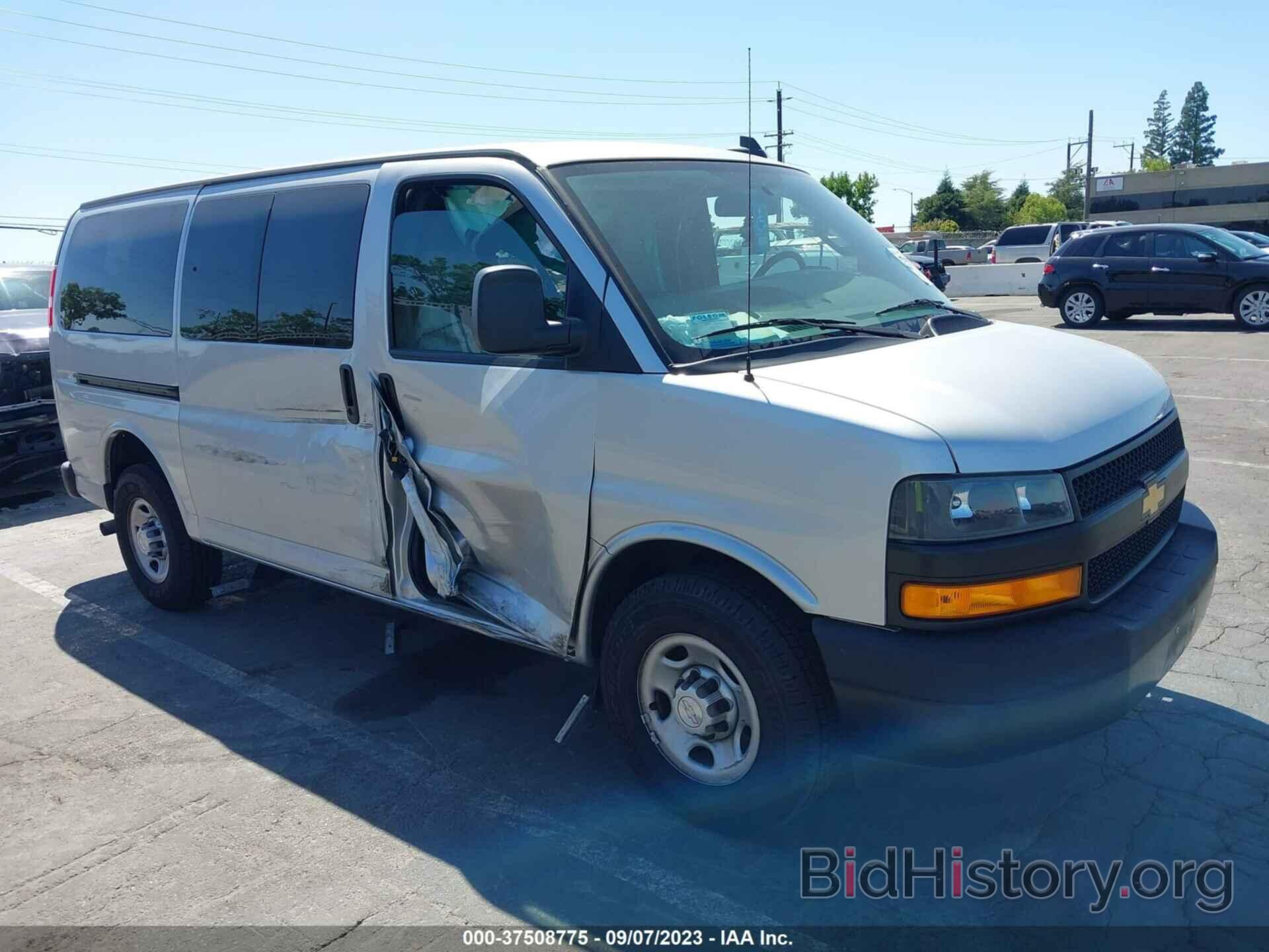 Фотография 1GAWGEFP5J1336710 - CHEVROLET EXPRESS PASSENGER 2018