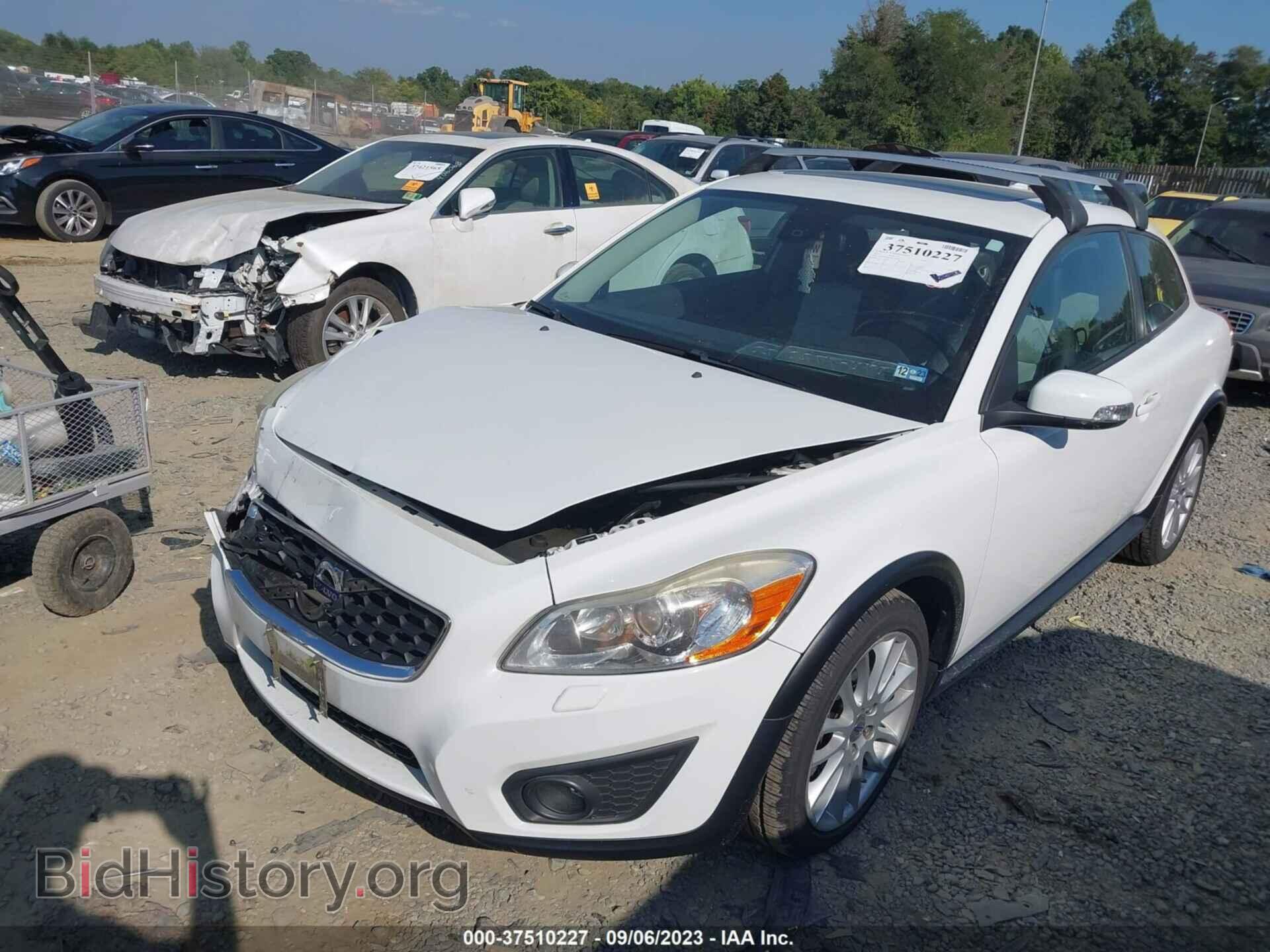 2011 VOLVO C30 - VIN: YV1672MK2B2243386 - Фото 2