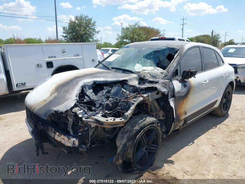 2017 Porsche MACAN (VIN WP1AA2A50HLB82735) — photo 2 of 16