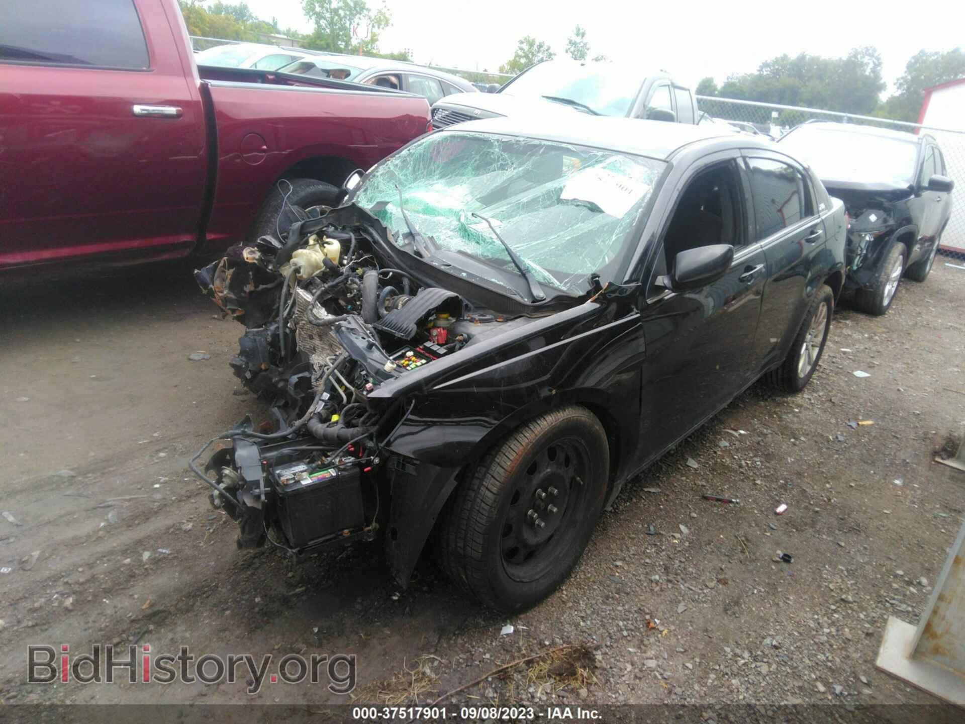 2011 CHRYSLER 200 - VIN: 1C3BC4FB9BN626351 - Photo 2
