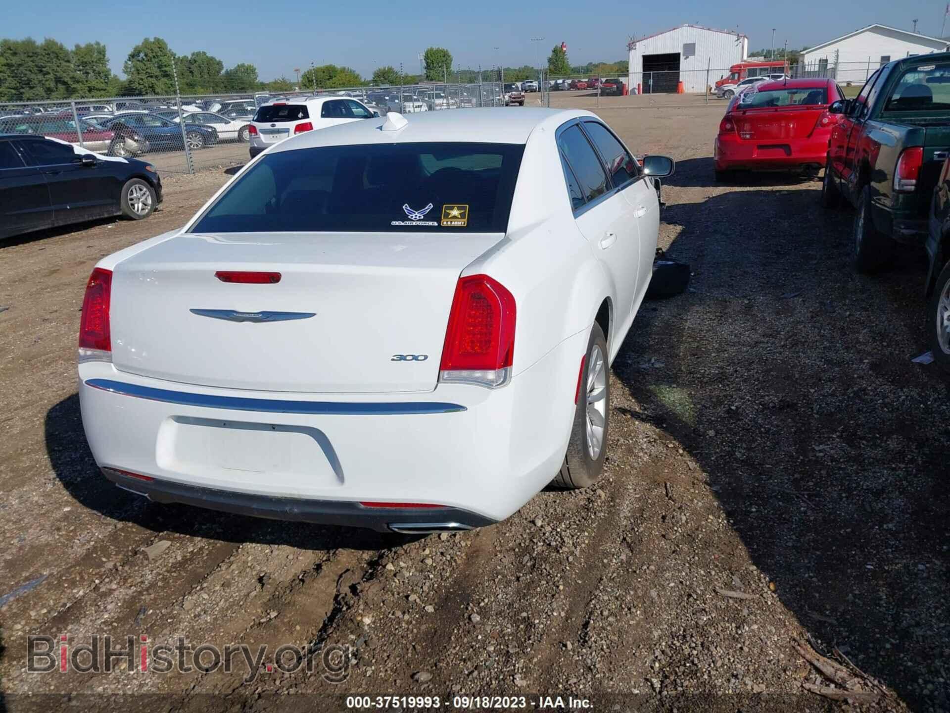 2016 CHRYSLER 300 - VIN: 2C3CCAAG9GH233665 - Фото 4