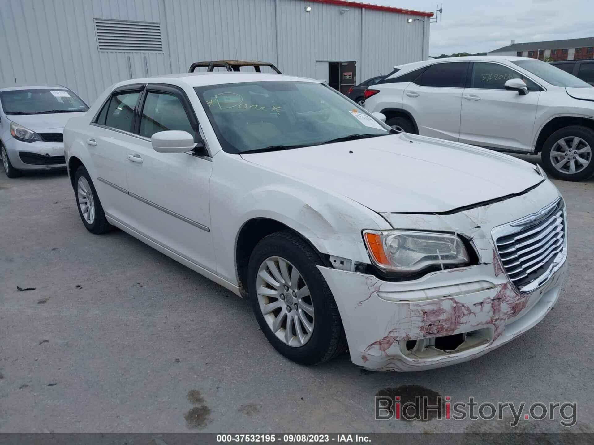 Photo 2C3CA4CG3BH528418 - CHRYSLER 300 2011