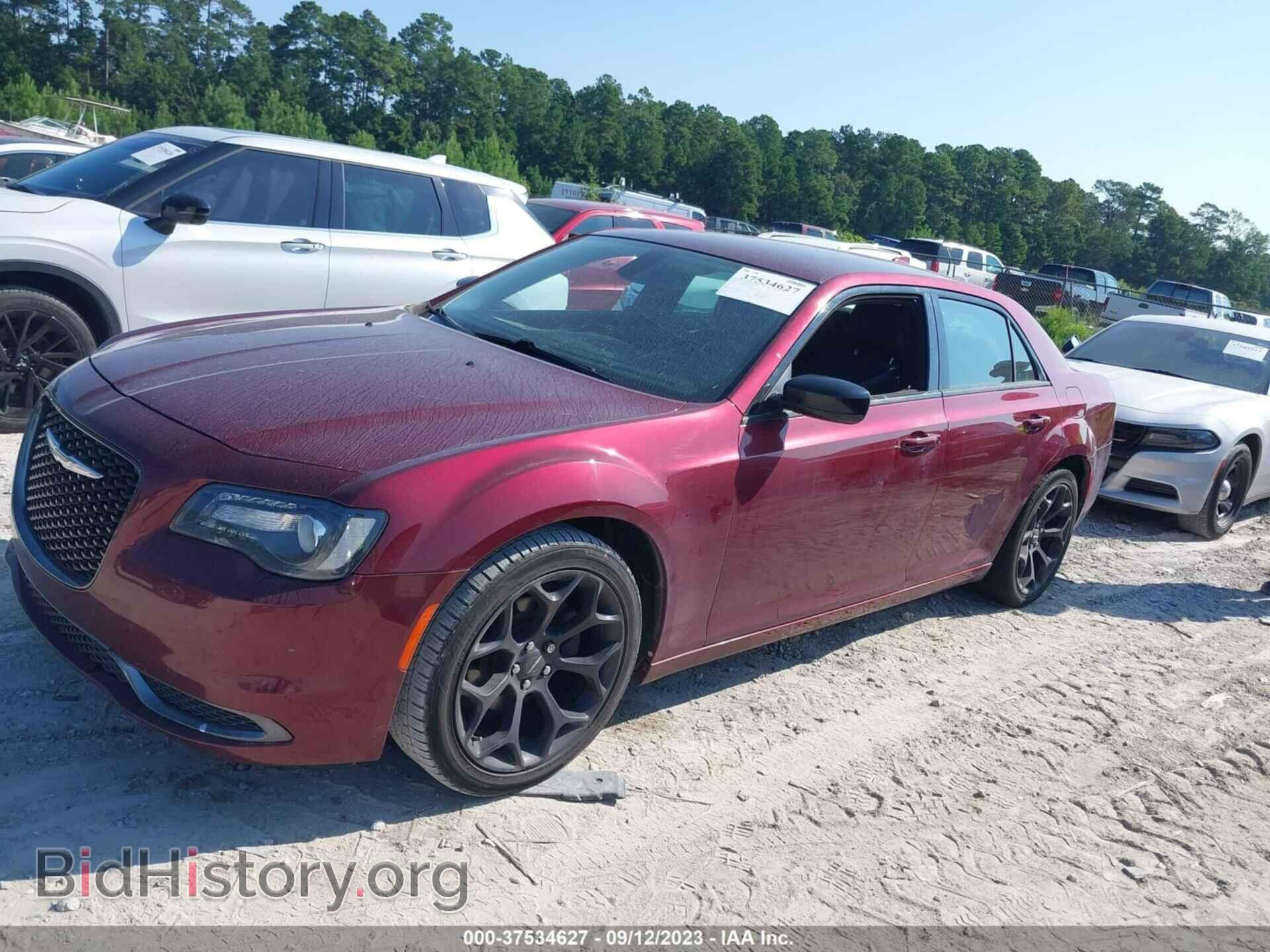 2019 CHRYSLER 300 - VIN: 2C3CCAAGXKH613557 - Фото 2