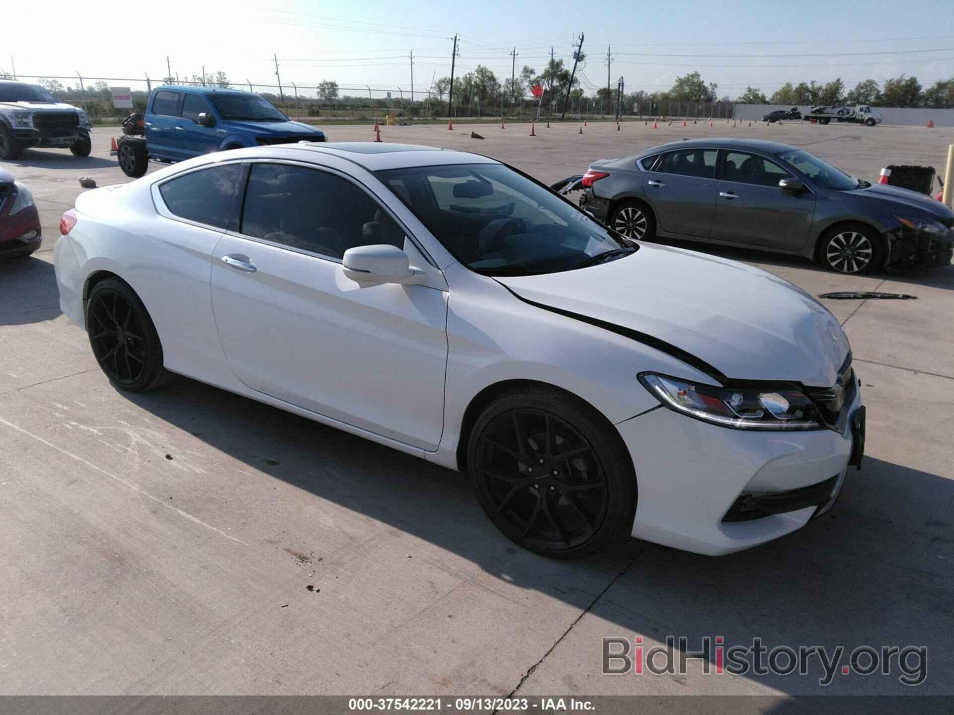 Photo 1HGCT2B81HA002558 - HONDA ACCORD COUPE 2017