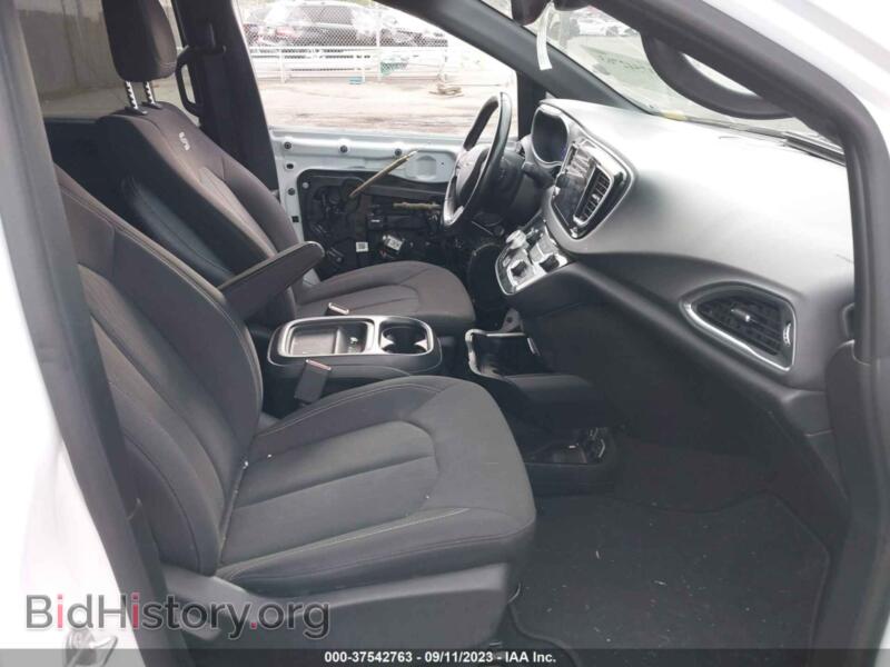 2019 Chrysler PACIFICA (VIN 2C4RC1FG1KR570199) — photo 5 of 17