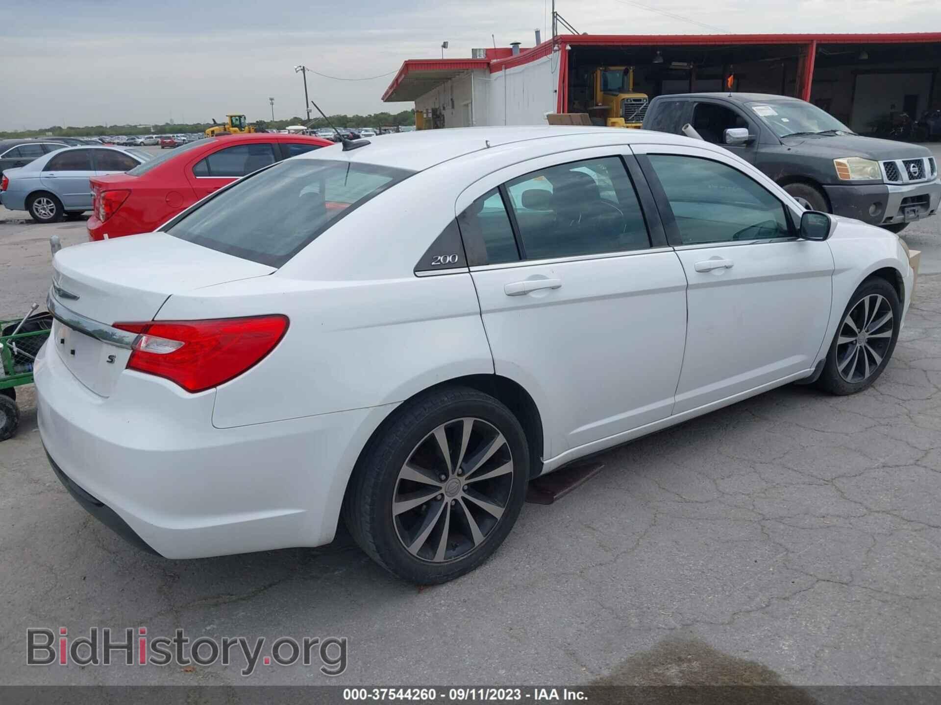 2012 CHRYSLER 200 - VIN: 1C3CCBBG3CN250905 - Фото 4