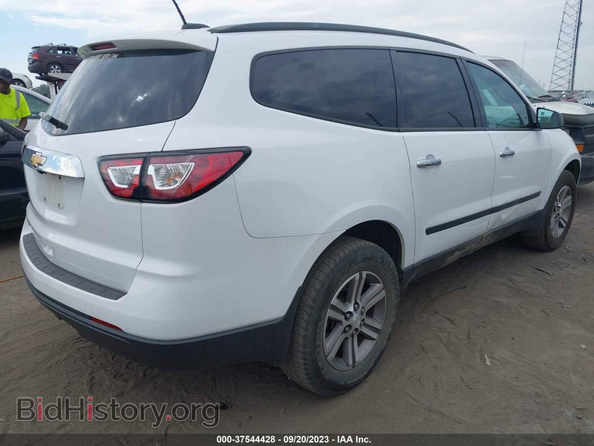 2017 CHEVROLET TRAVERSE - VIN: 1GNKRFKD3HJ328155 - Фото 4