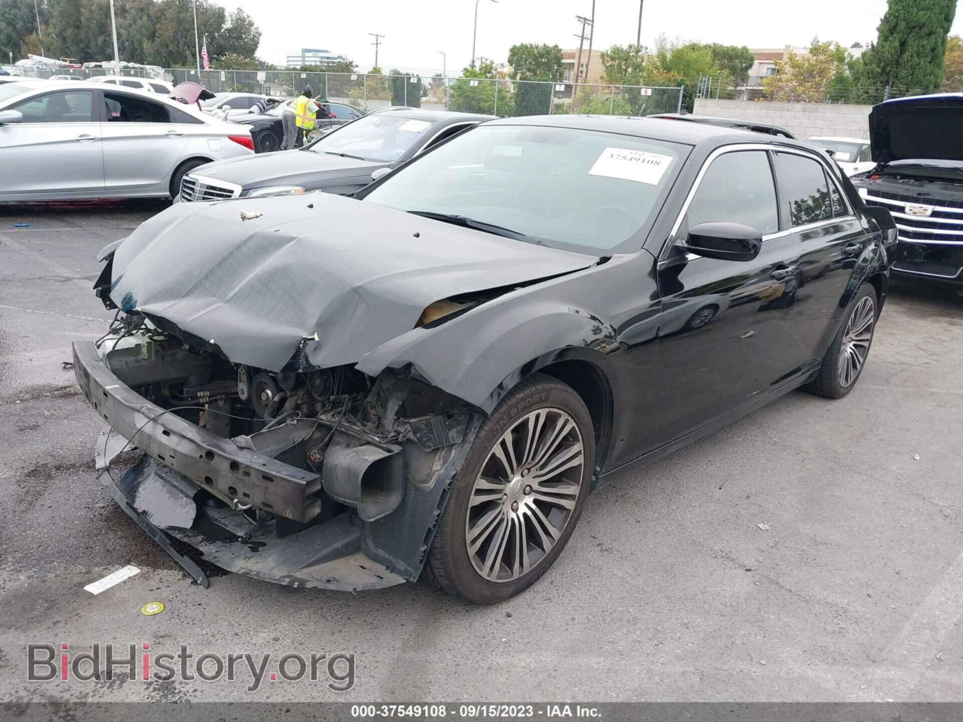 2013 CHRYSLER 300 - VIN: 2C3CCABG3DH595260 - Фото 2