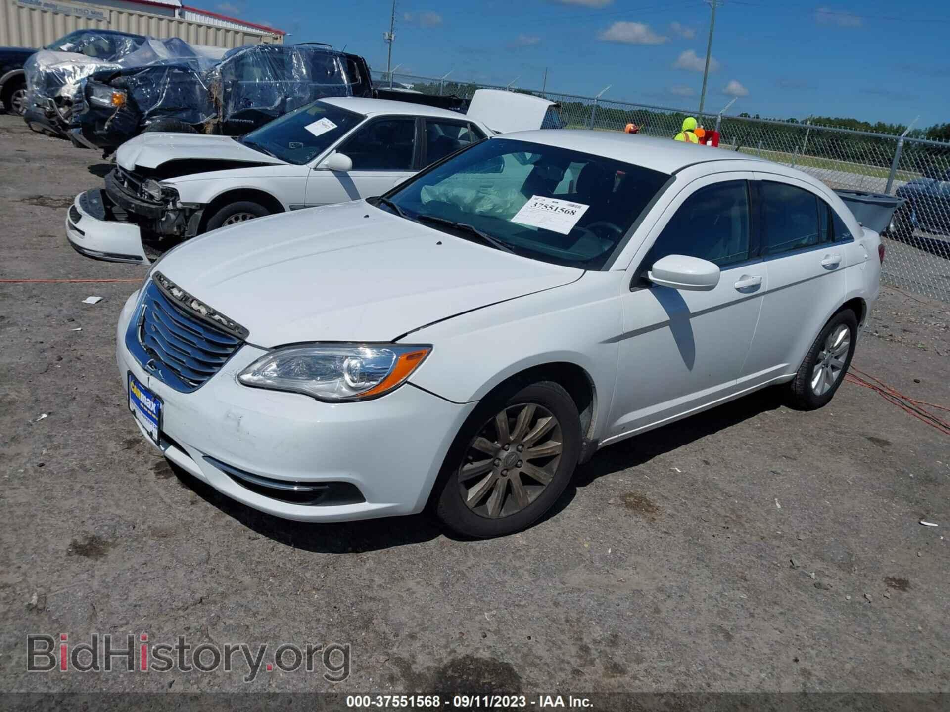 2013 CHRYSLER 200 - VIN: 1C3CCBBB1DN516573 - Photo 2
