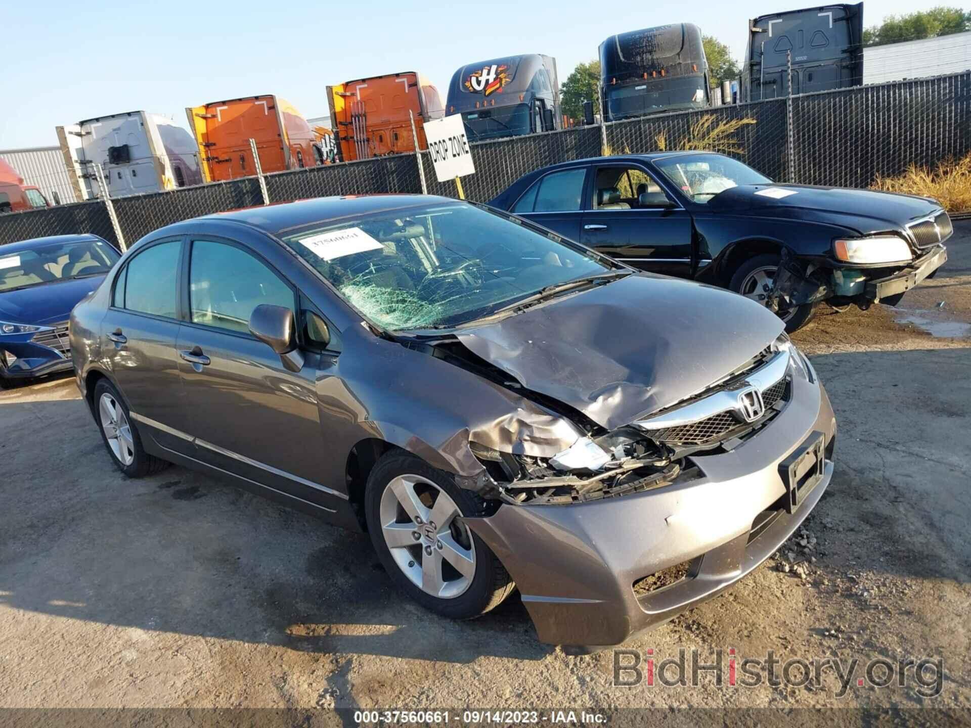 Photo 19XFA1F68BE044895 - HONDA CIVIC 2011