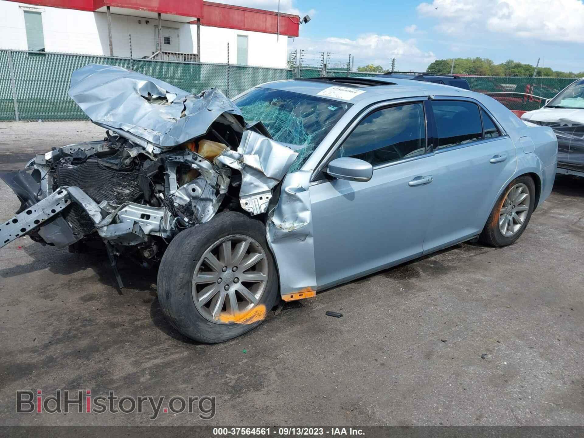 2013 CHRYSLER 300 - VIN: 2C3CCAAG5DH589638 - Фото 2