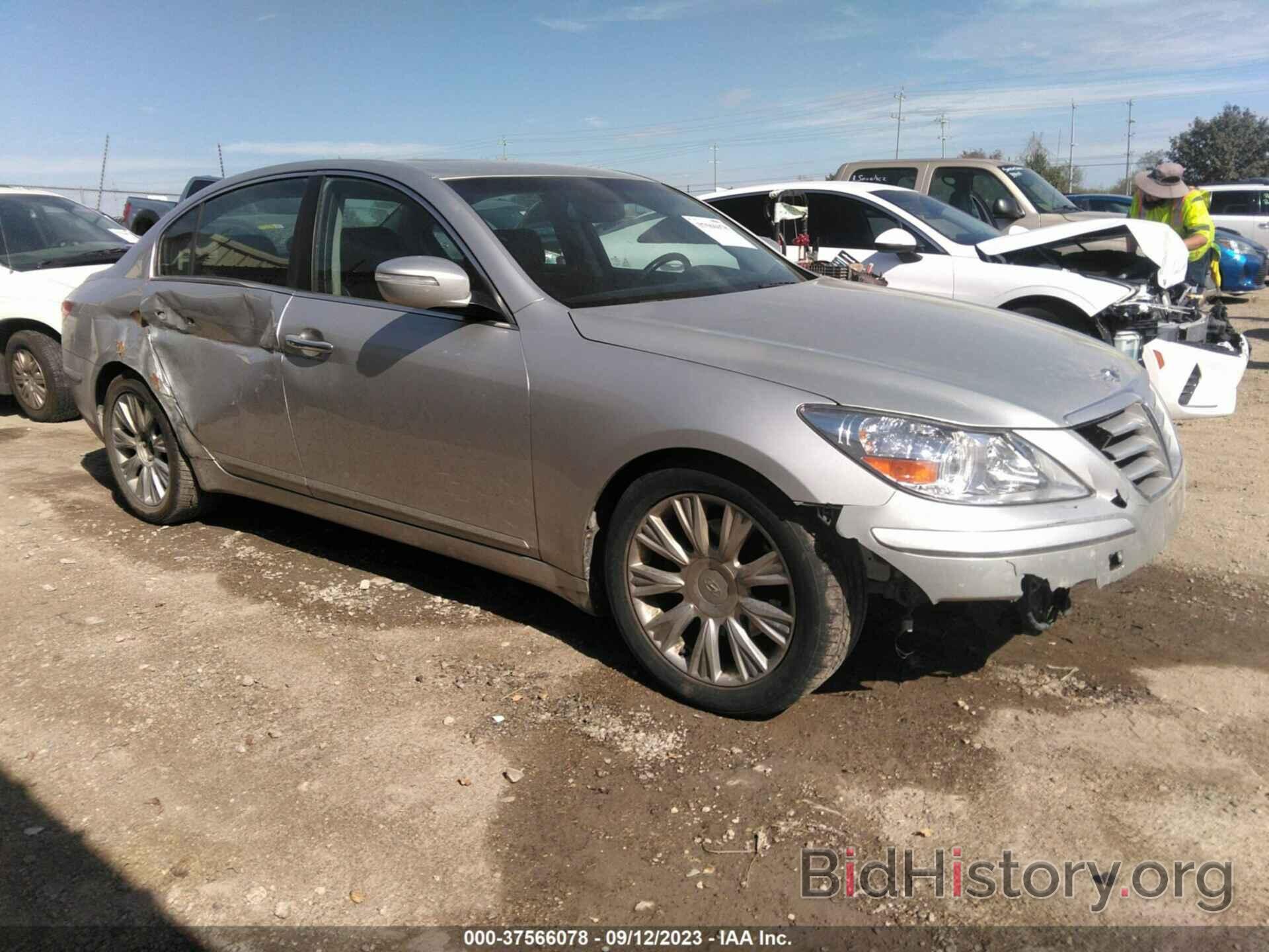 Photo KMHGC46E99U028672 - HYUNDAI GENESIS 2009